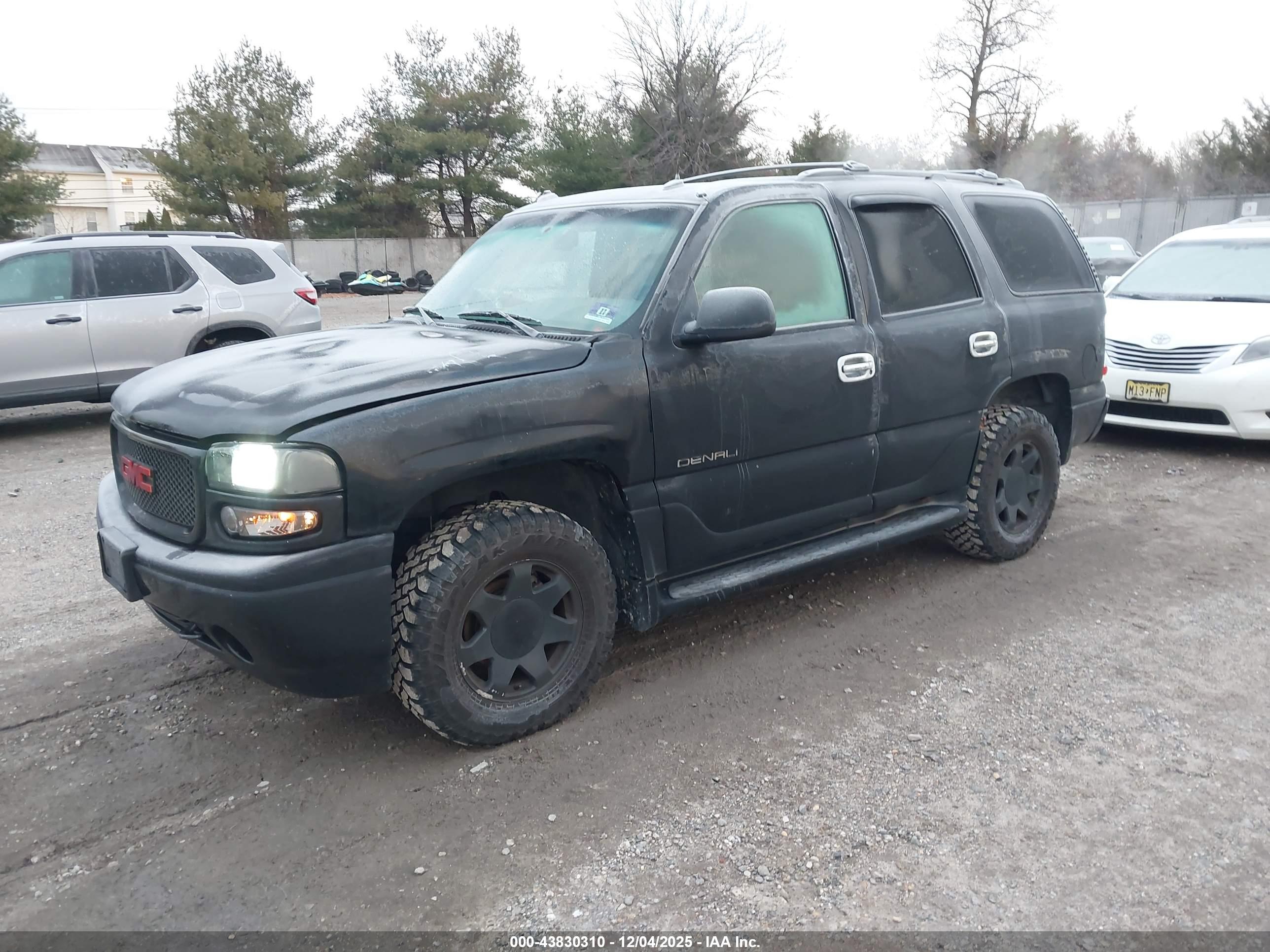 GMC YUKON image 2