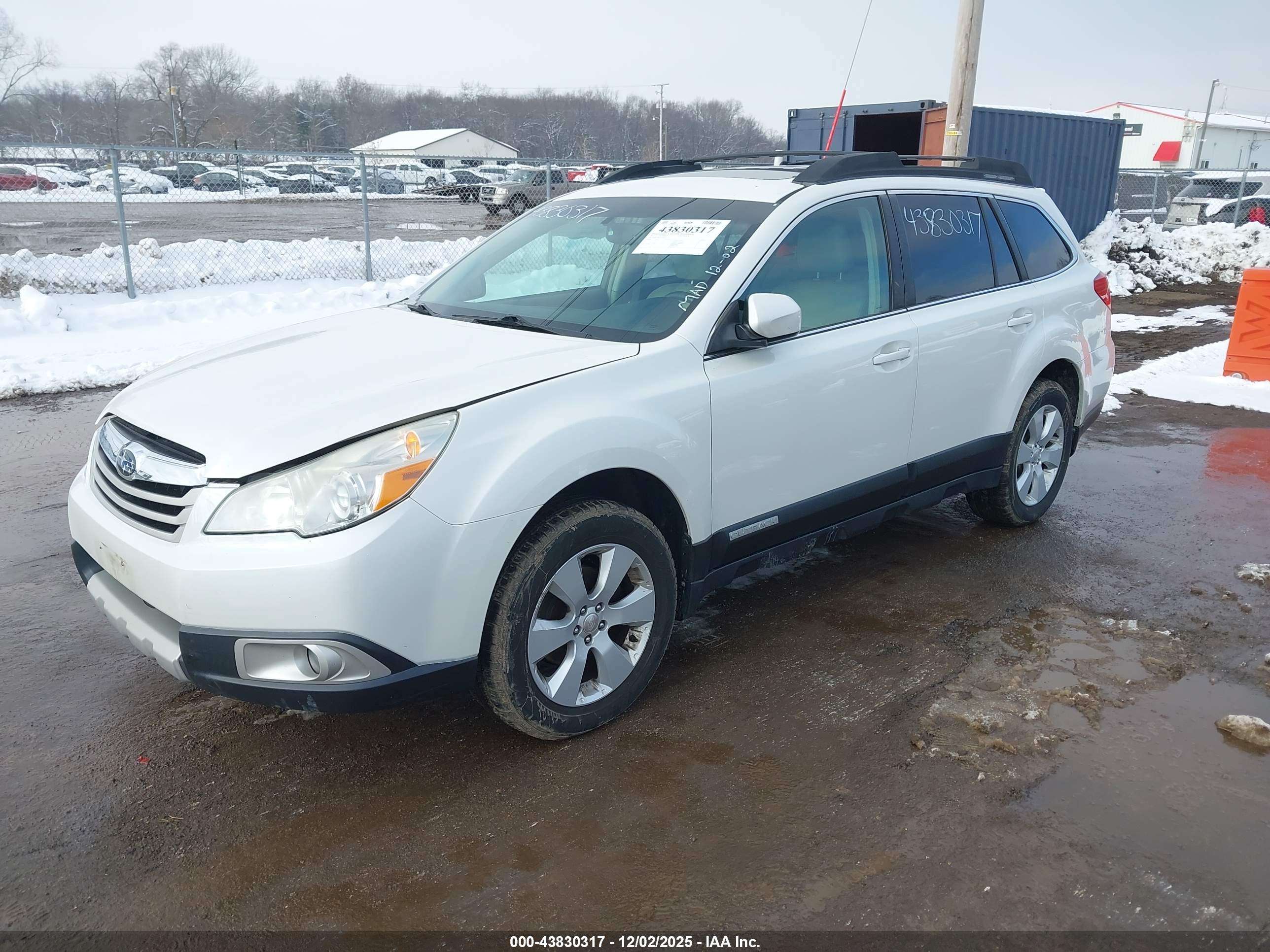 SUBARU OUTBACK image 2
