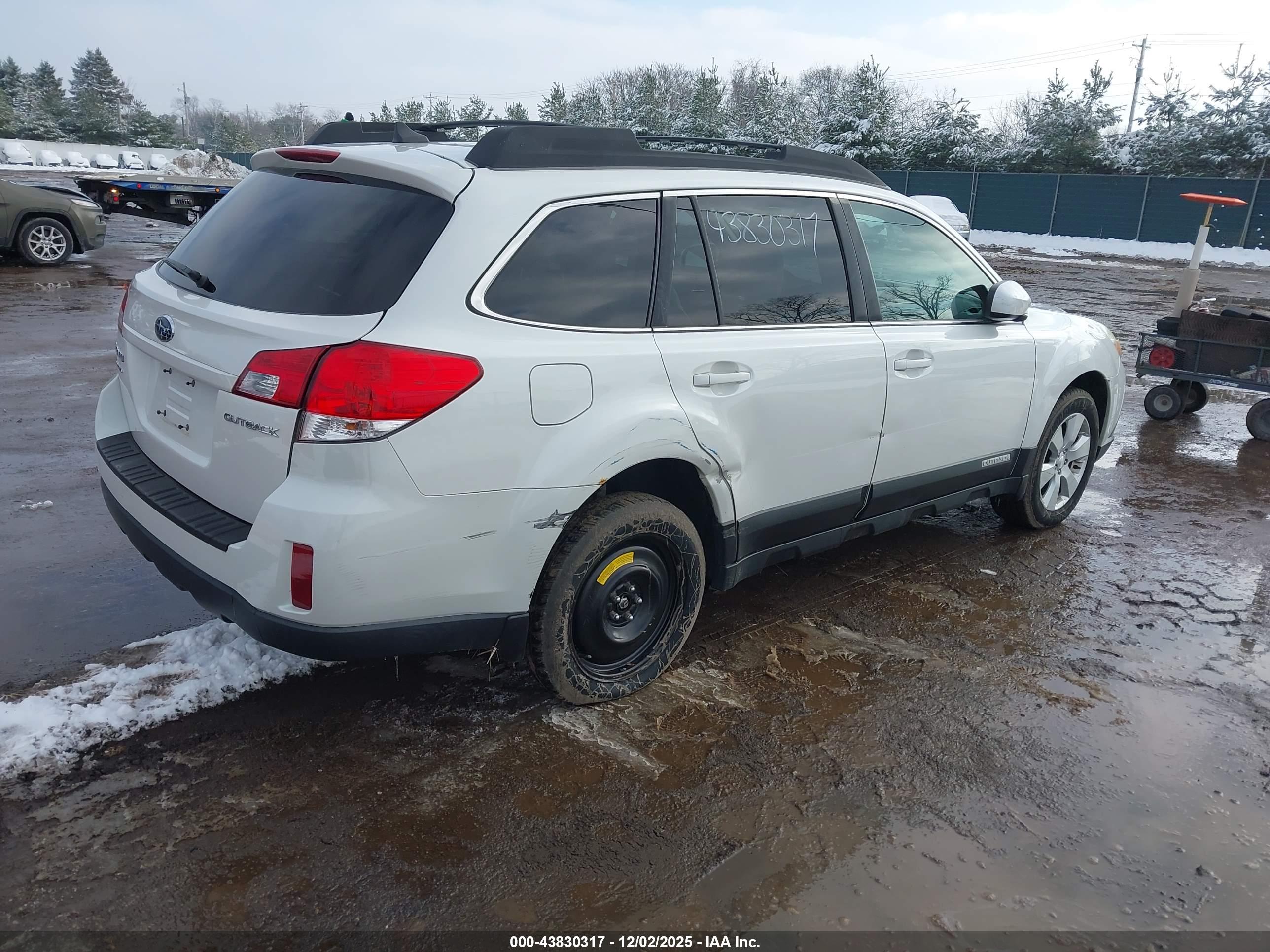 SUBARU OUTBACK image 4