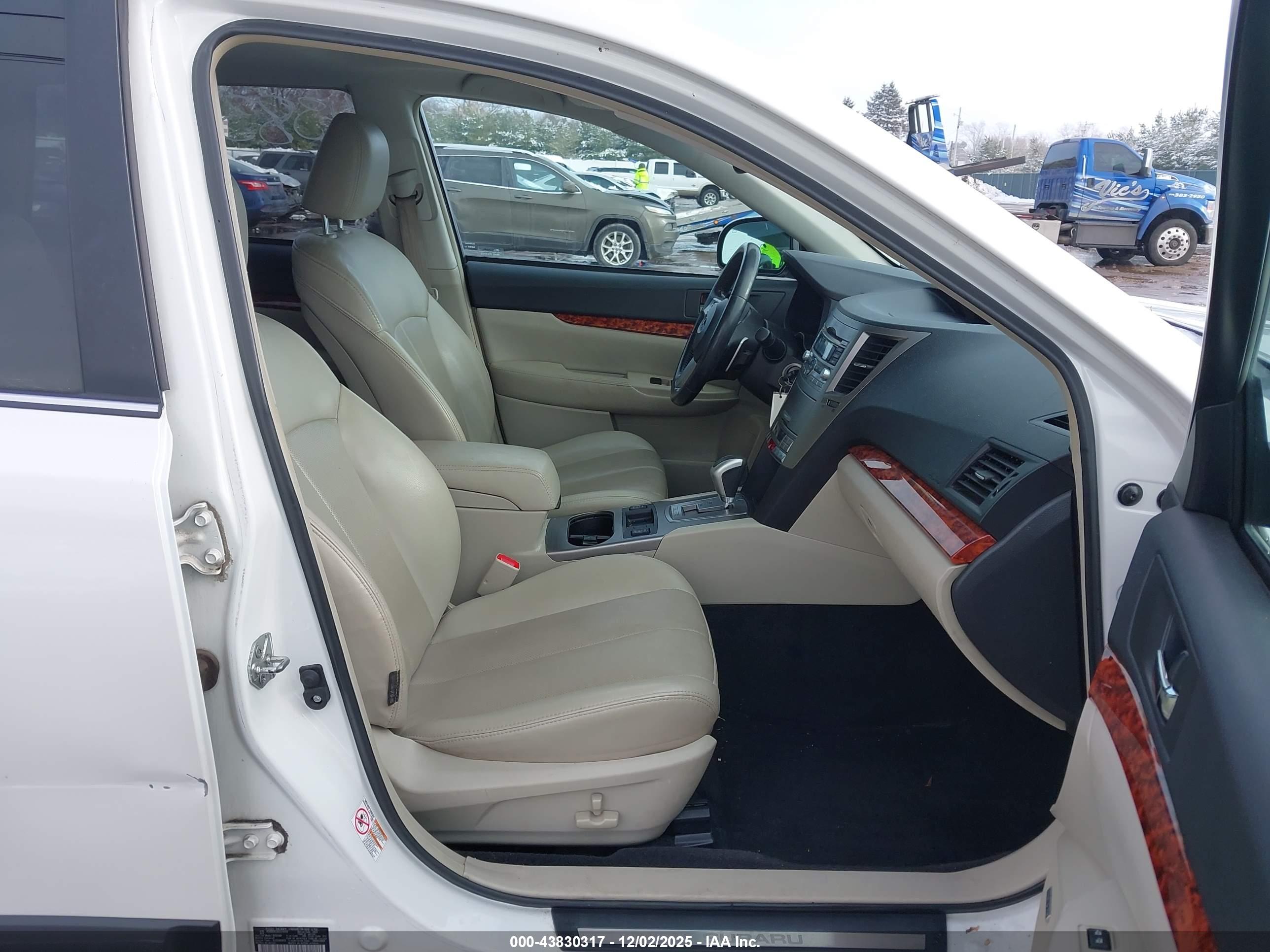 SUBARU OUTBACK image 5