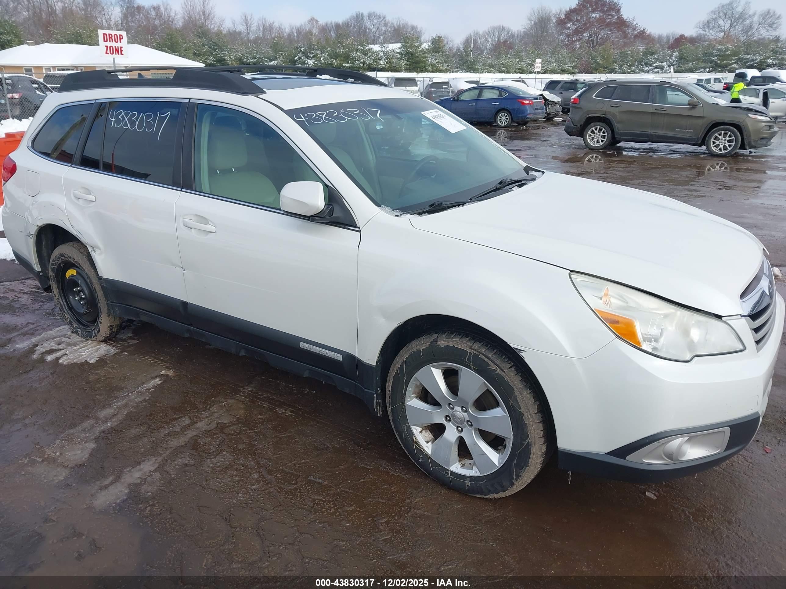 SUBARU OUTBACK image 6