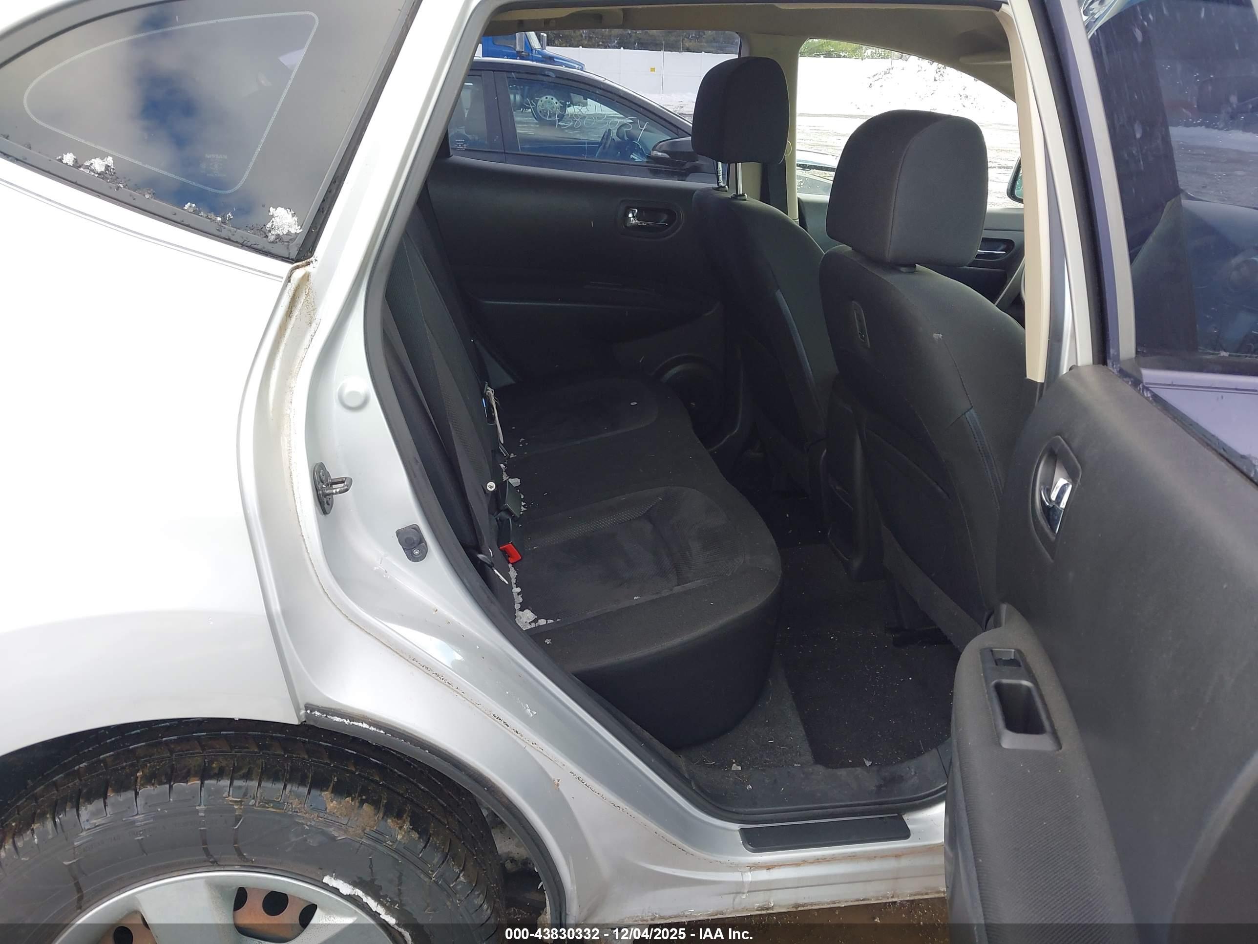 NISSAN ROGUE image 8