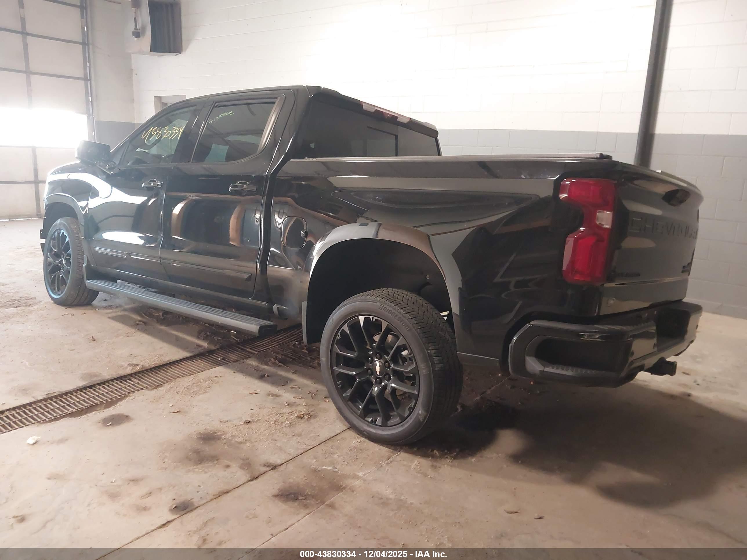 CHEVROLET SILVERADO image 3