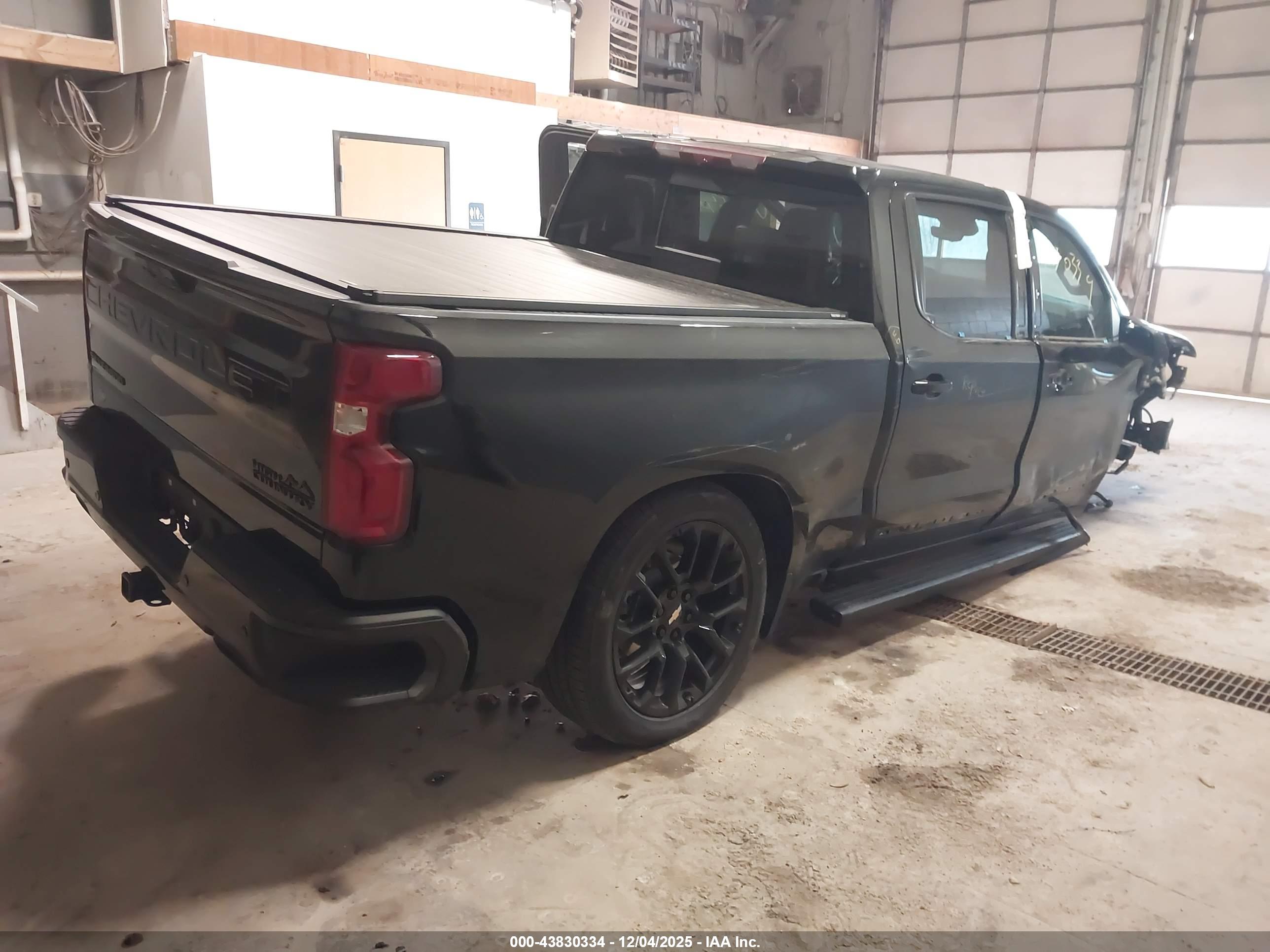CHEVROLET SILVERADO image 4