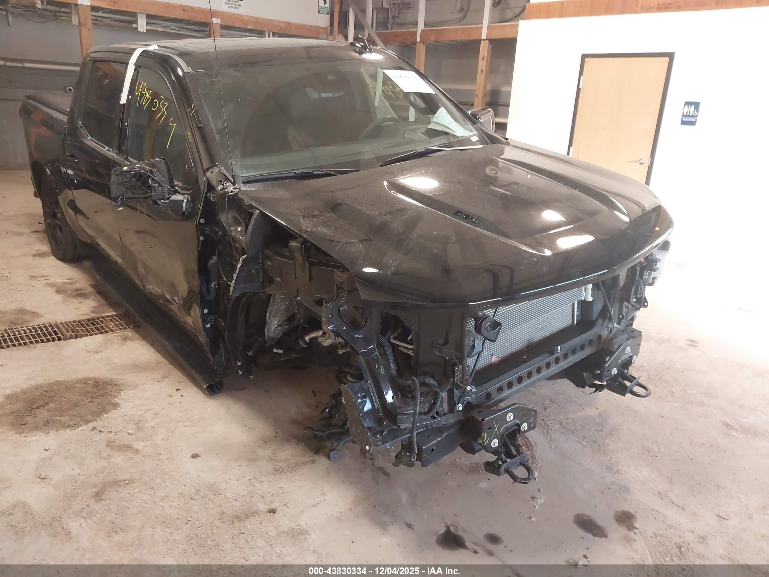 CHEVROLET SILVERADO image 6