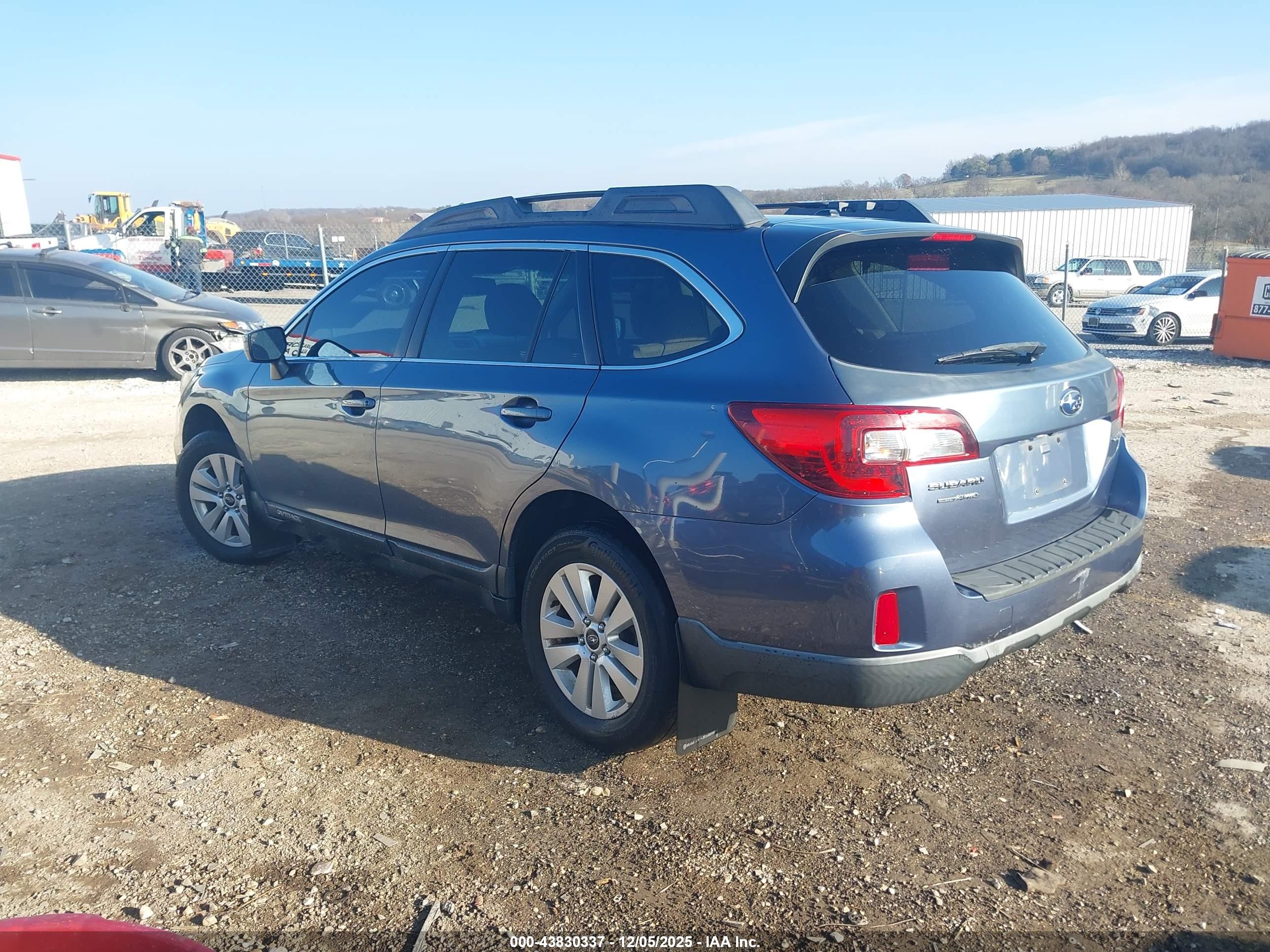 SUBARU OUTBACK image 3