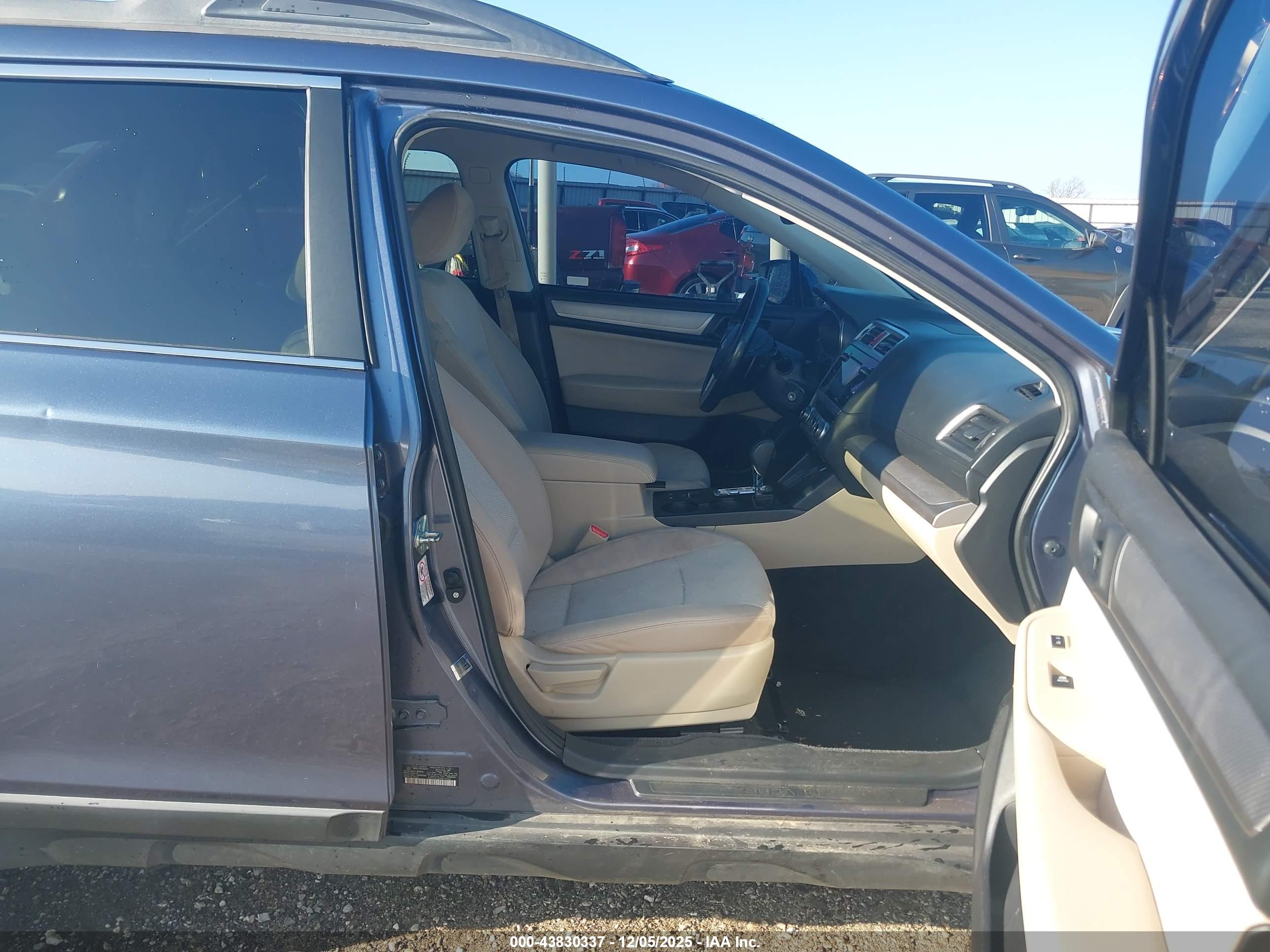 SUBARU OUTBACK image 5