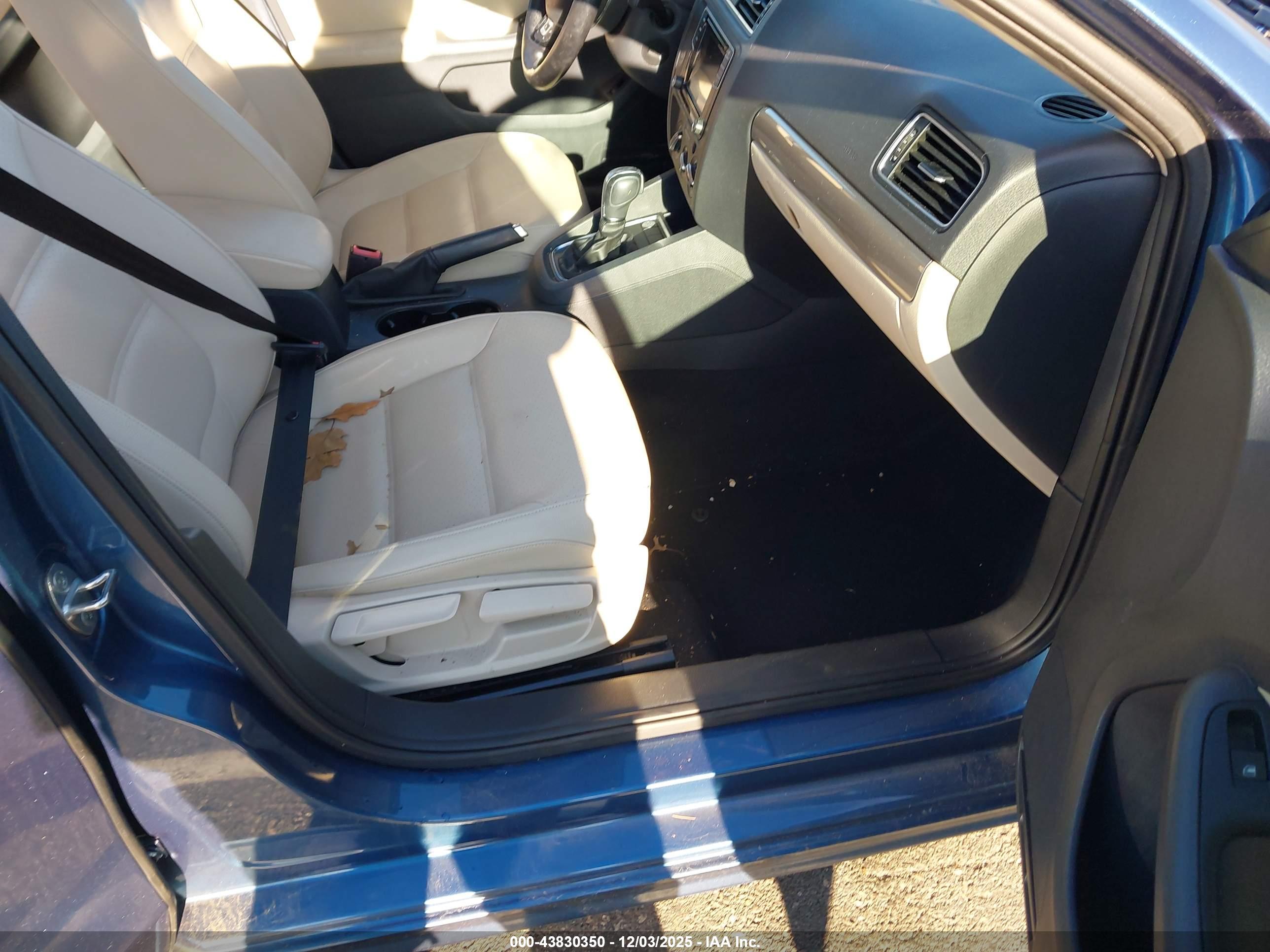 VOLKSWAGEN JETTA image 5