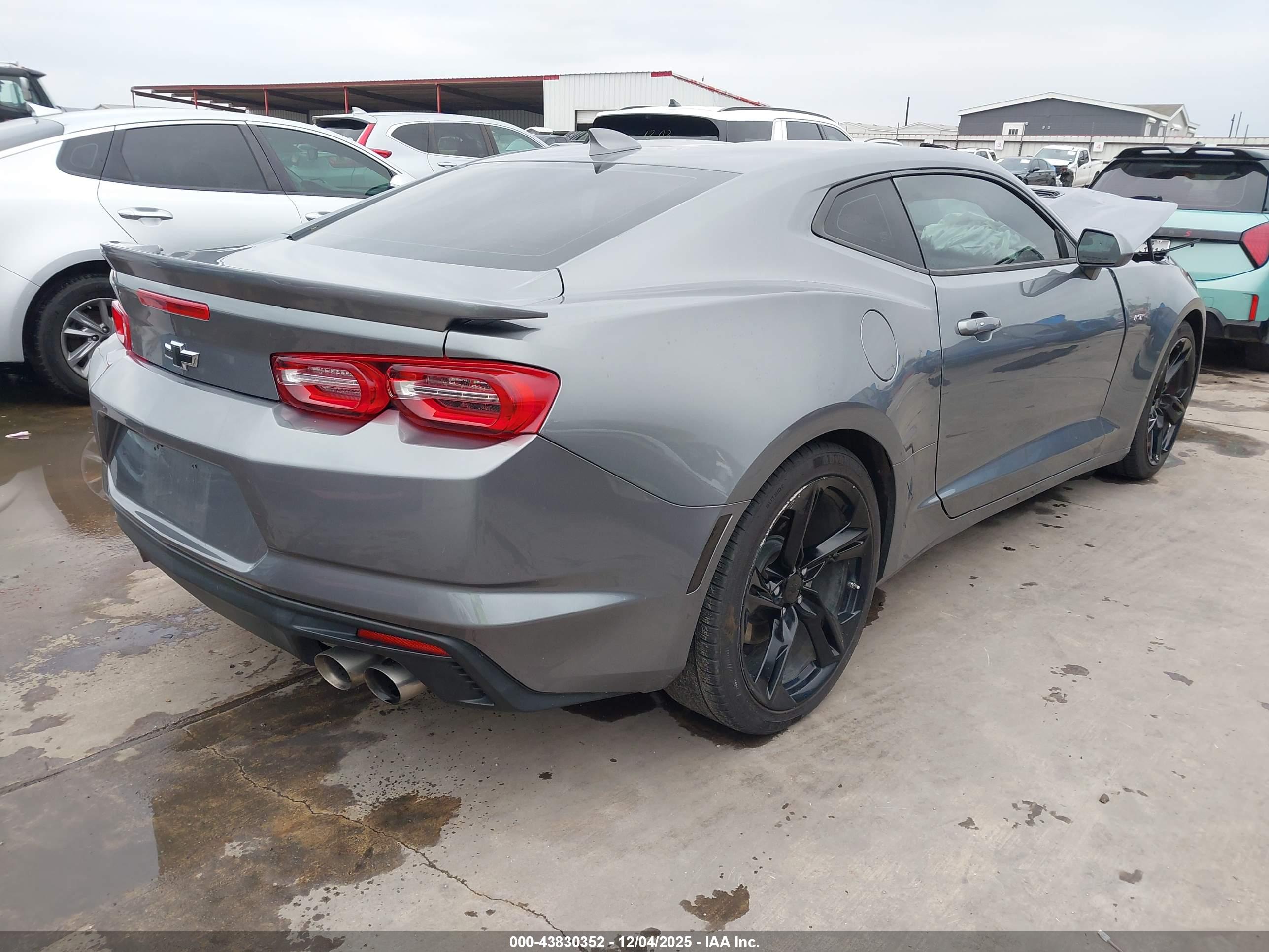 CHEVROLET CAMARO image 4