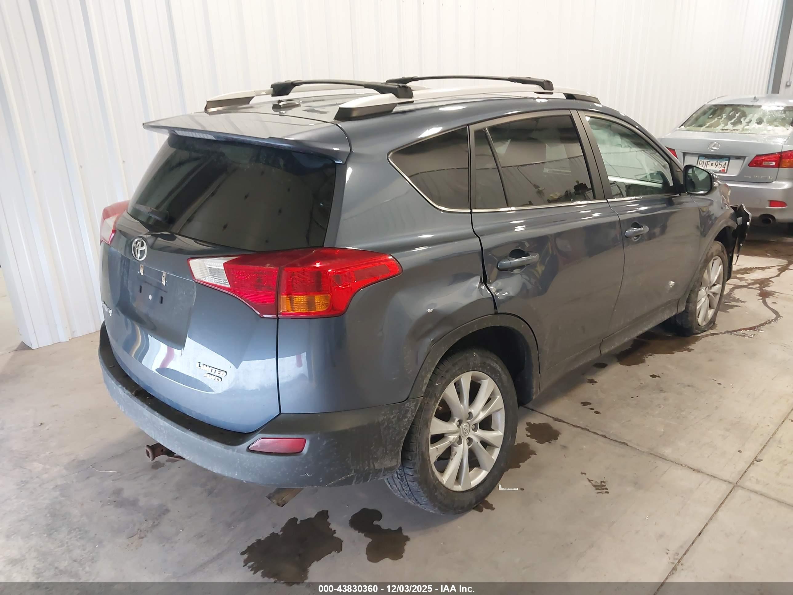 TOYOTA RAV4 image 4