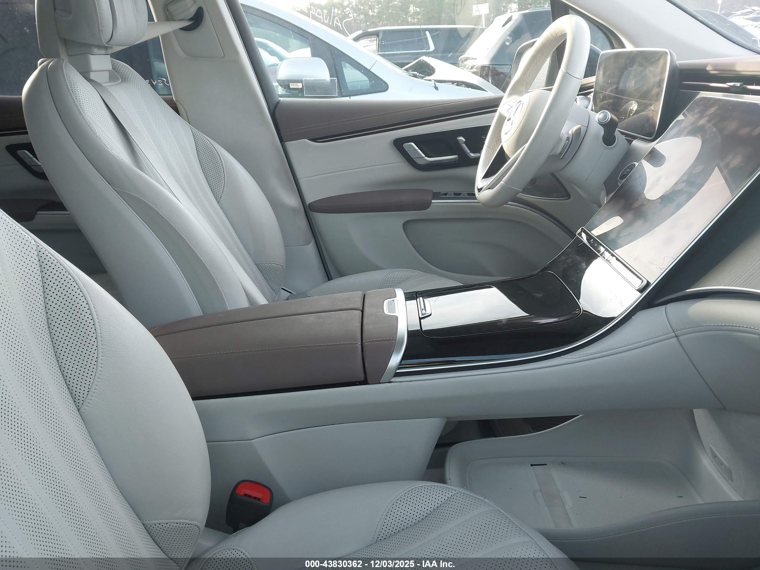 MERCEDES-BENZ EQS image 5