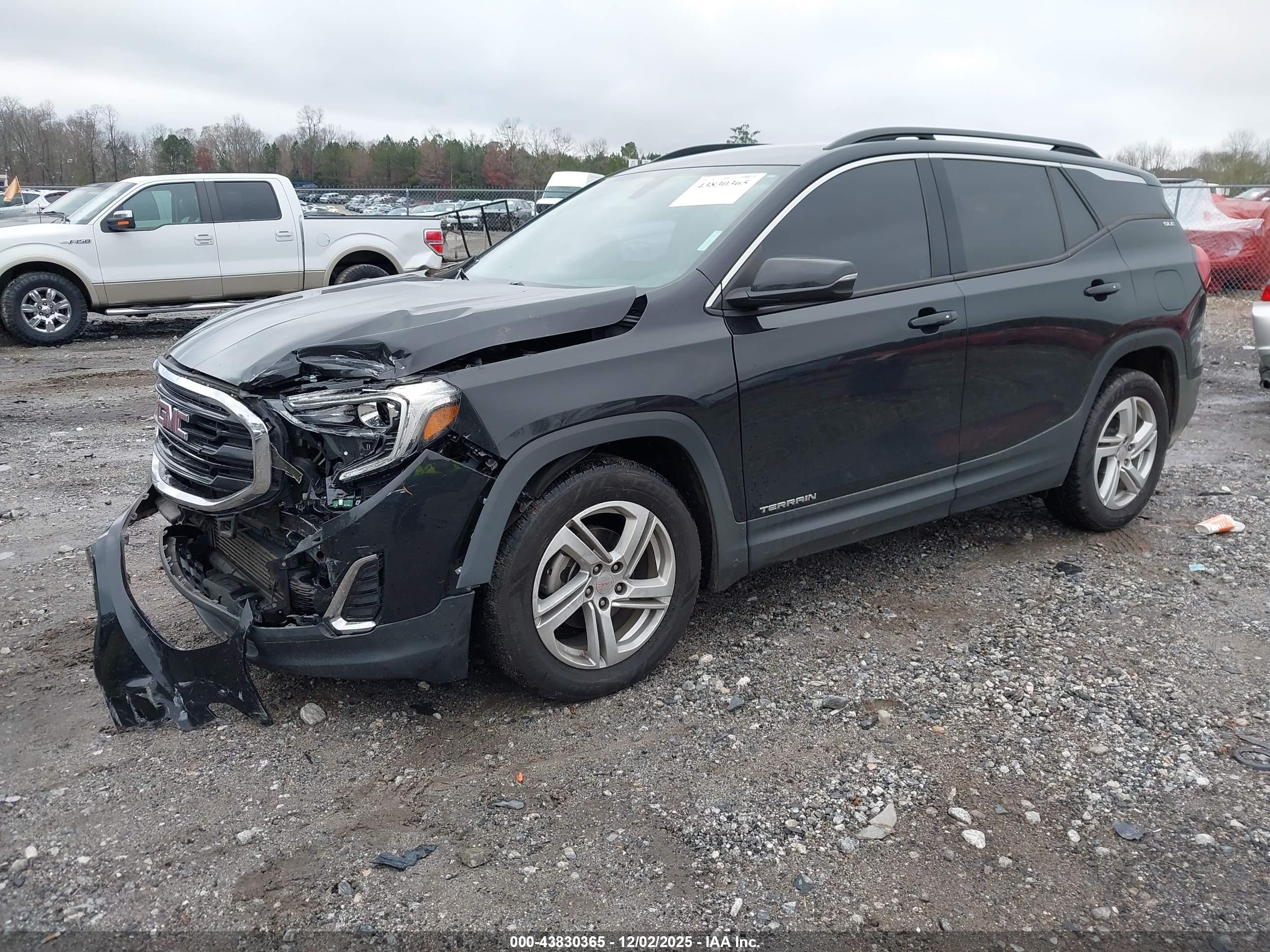 GMC TERRAIN image 2