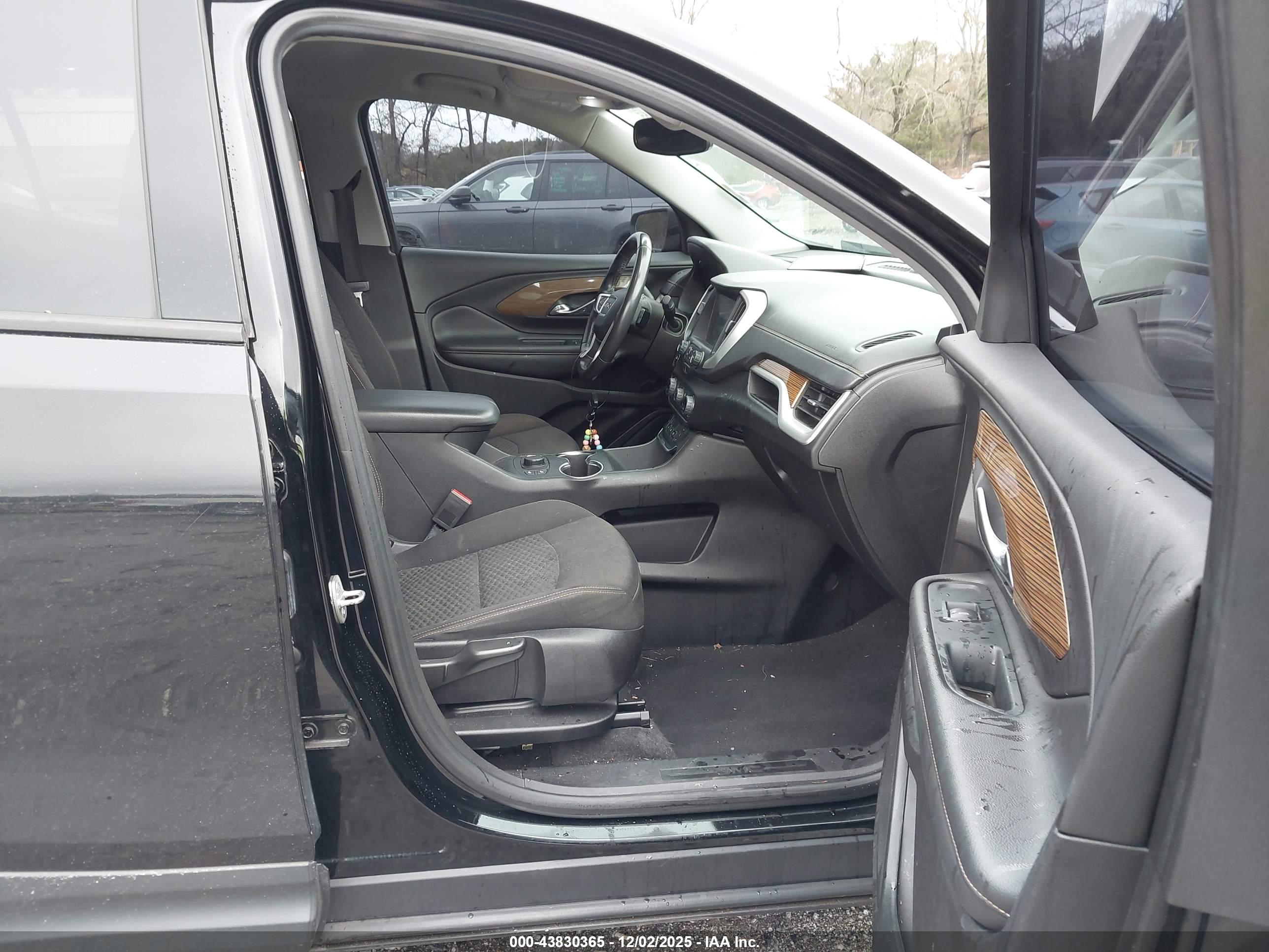 GMC TERRAIN image 5
