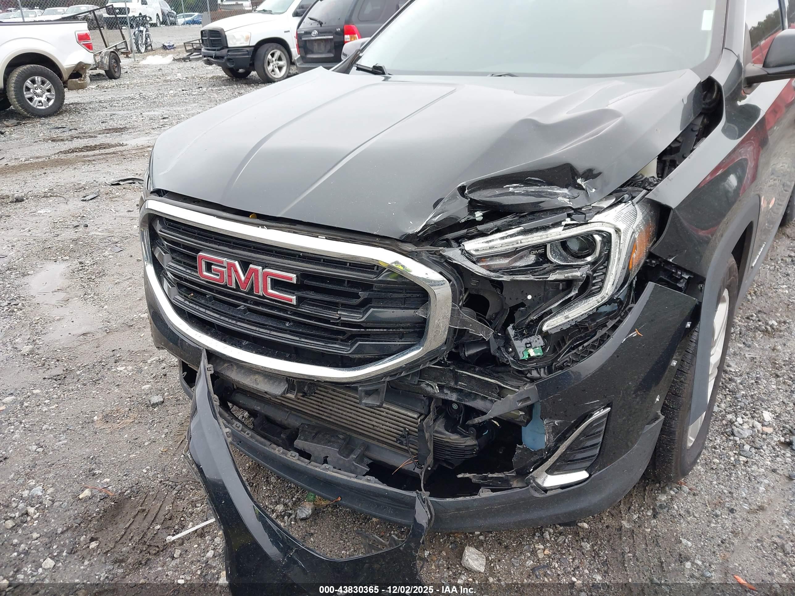 GMC TERRAIN image 6