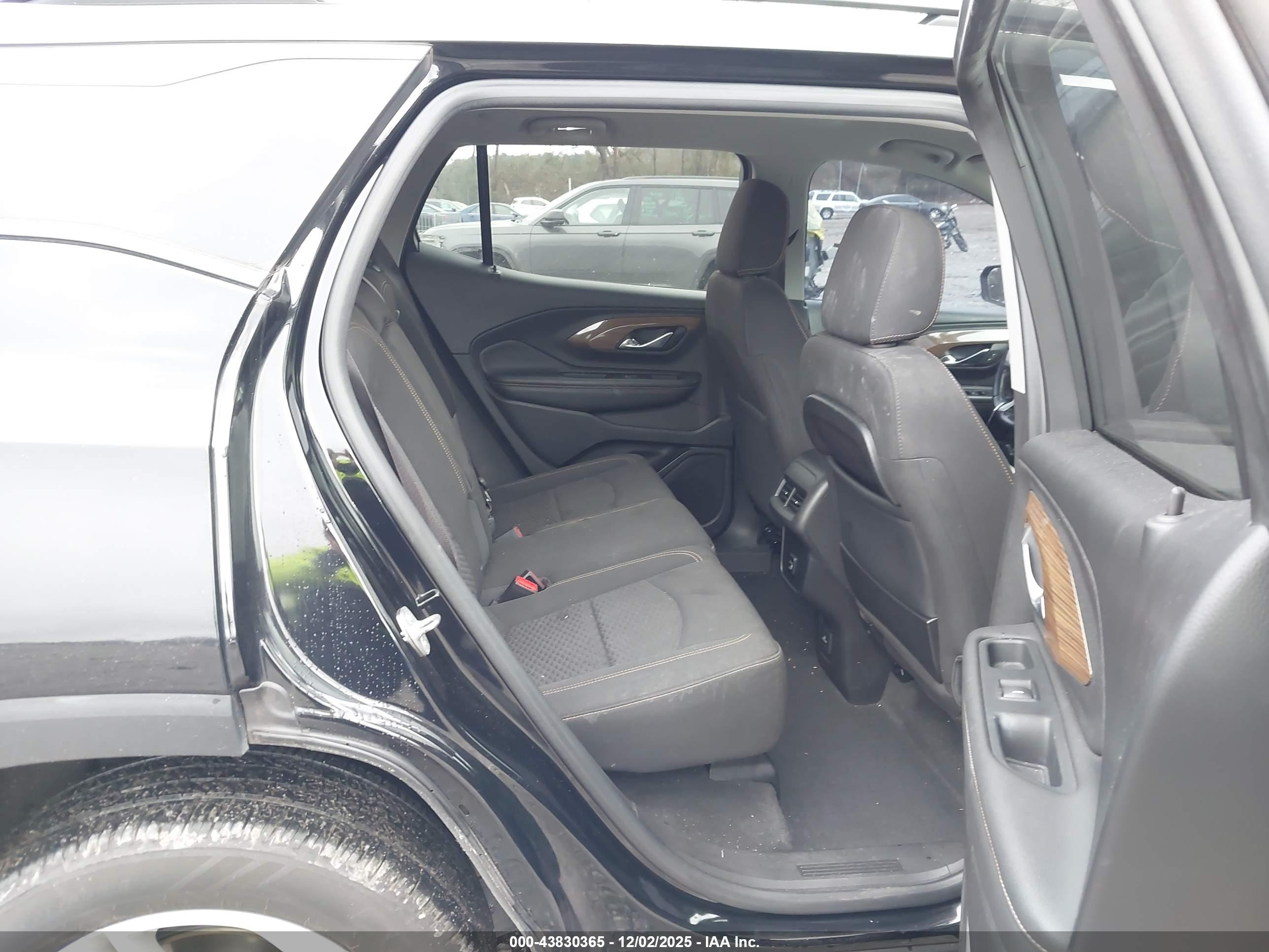 GMC TERRAIN image 8