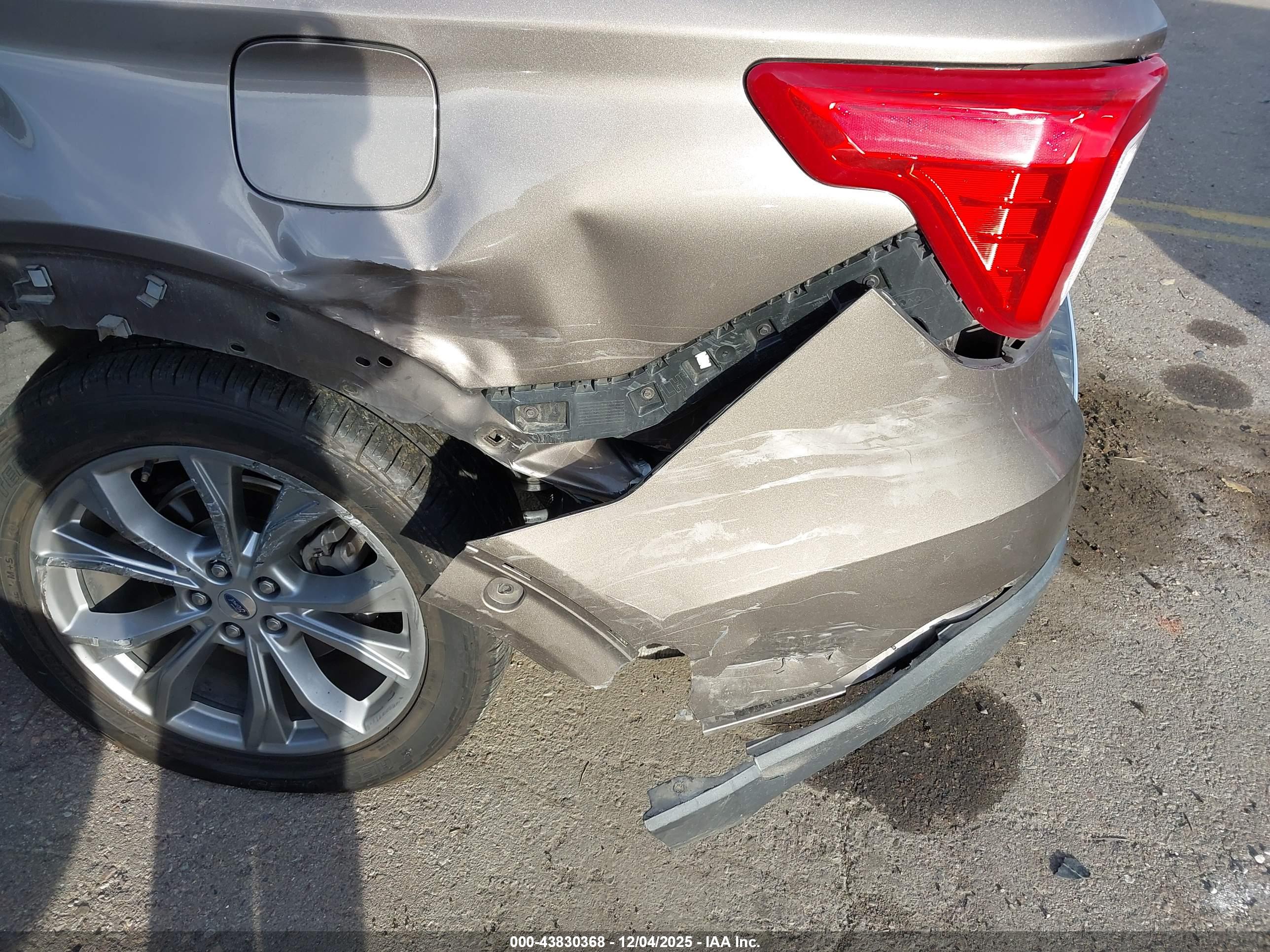 FORD EXPLORER image 6
