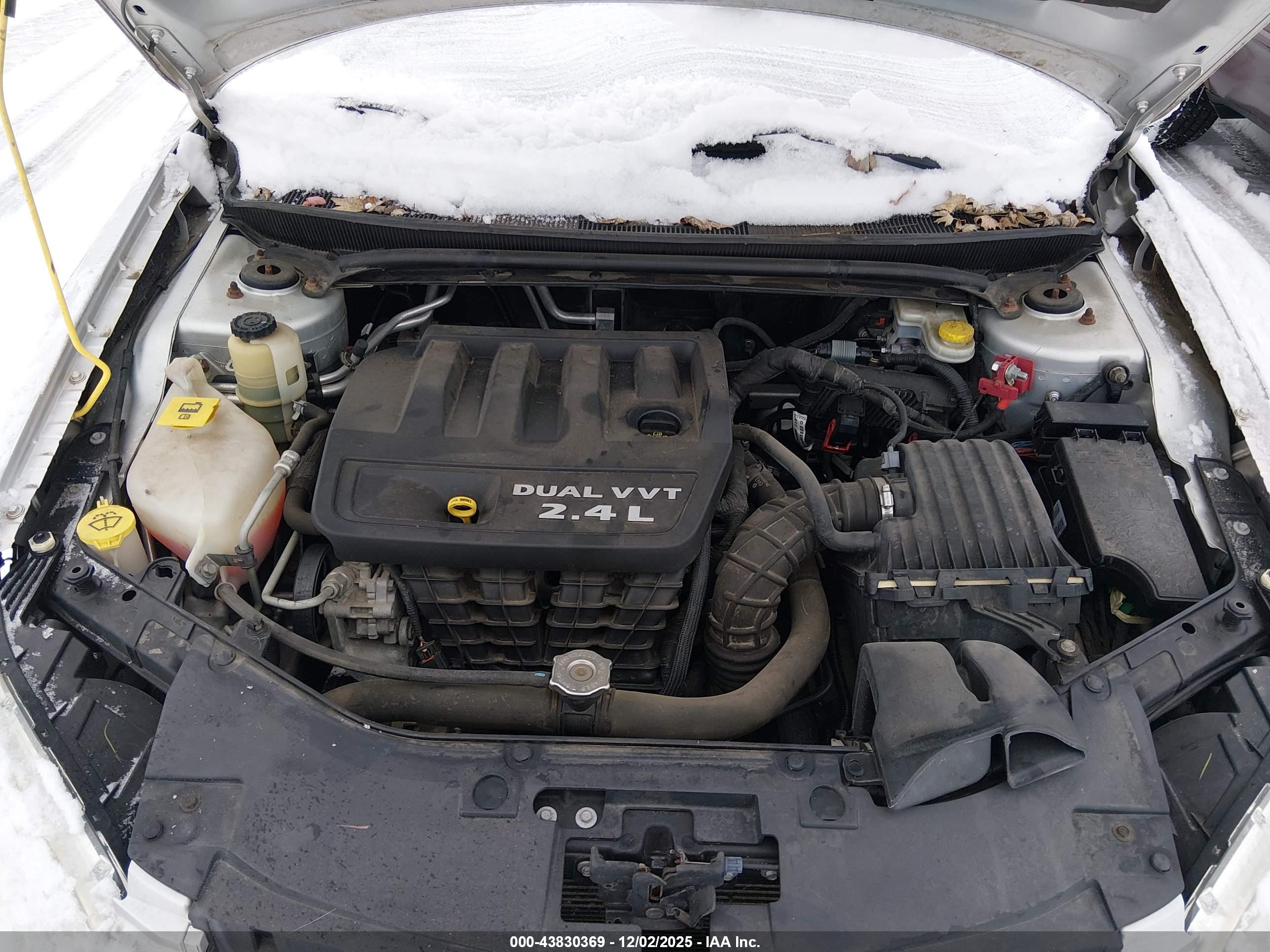 CHRYSLER 200 image 10