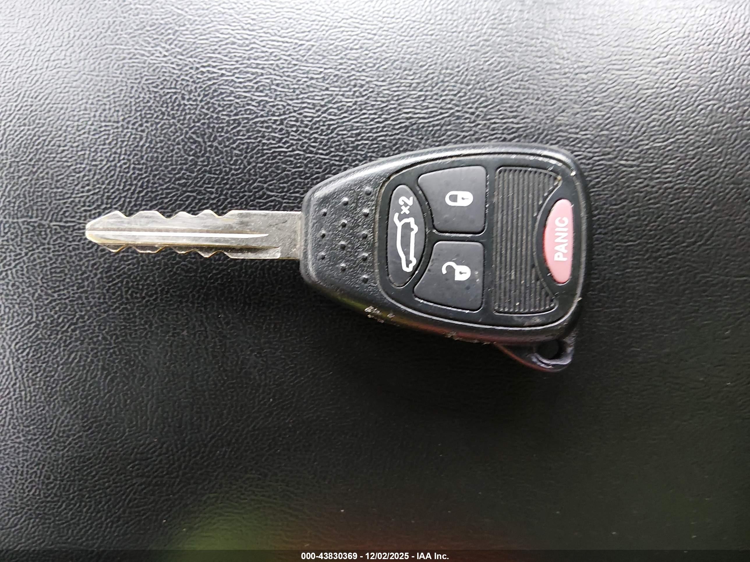 CHRYSLER 200 image 11