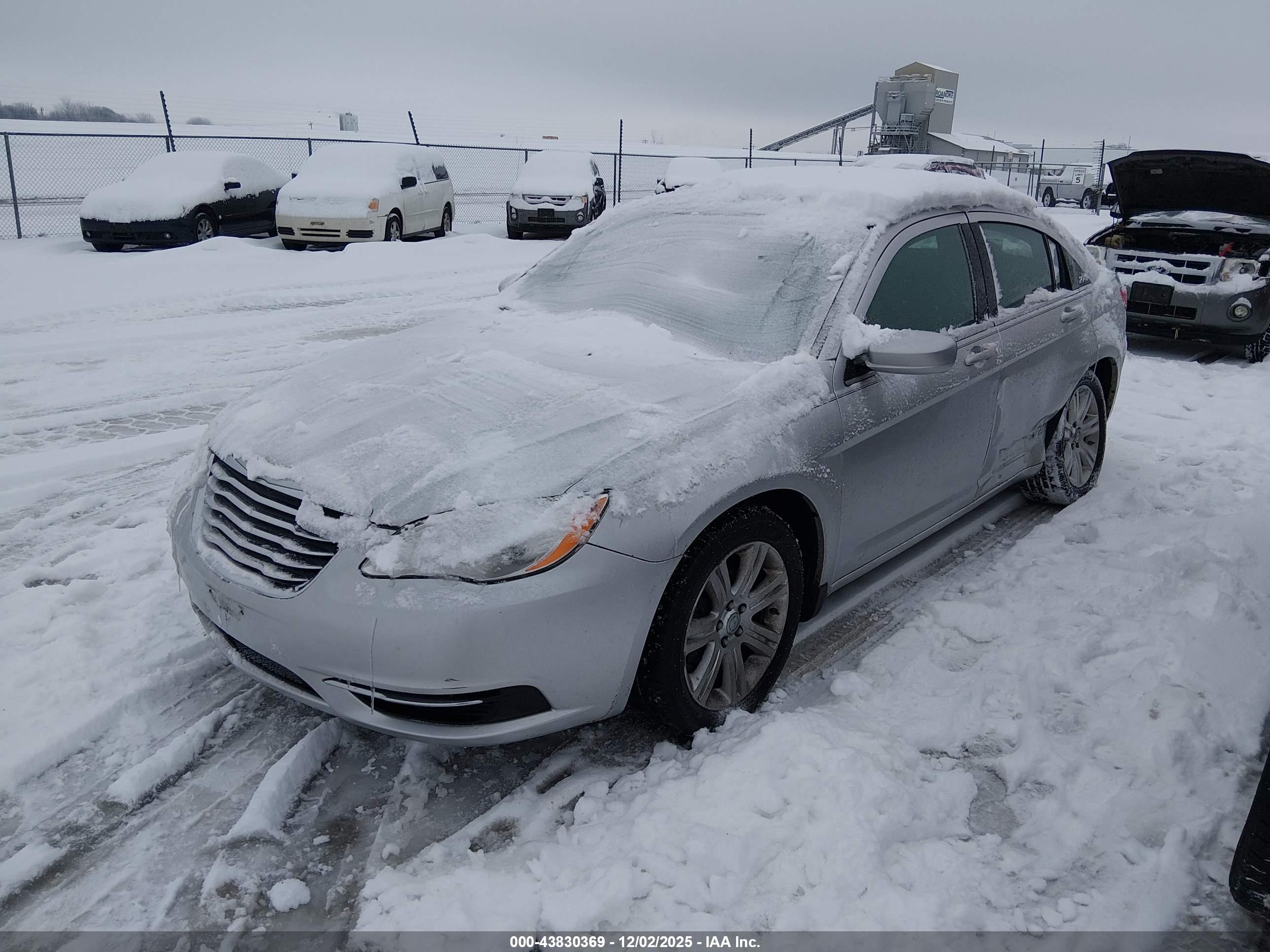 CHRYSLER 200 image 2