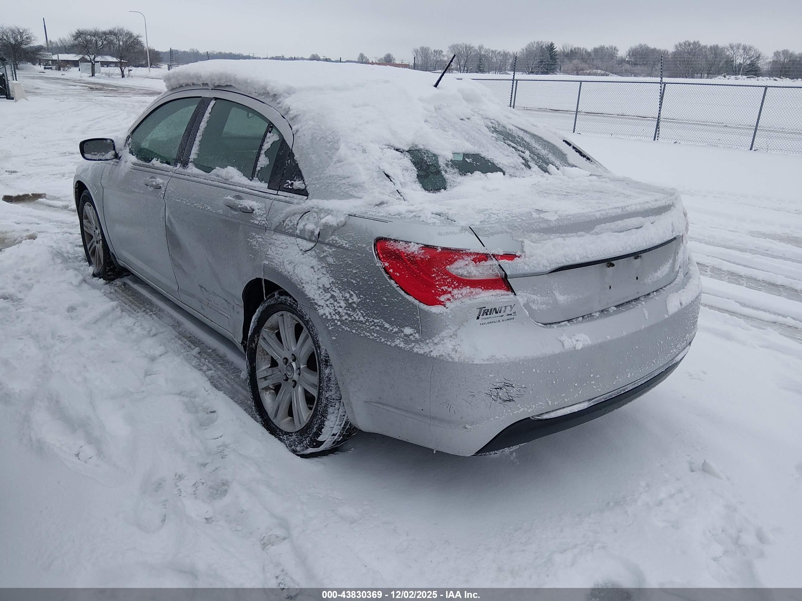 CHRYSLER 200 image 3