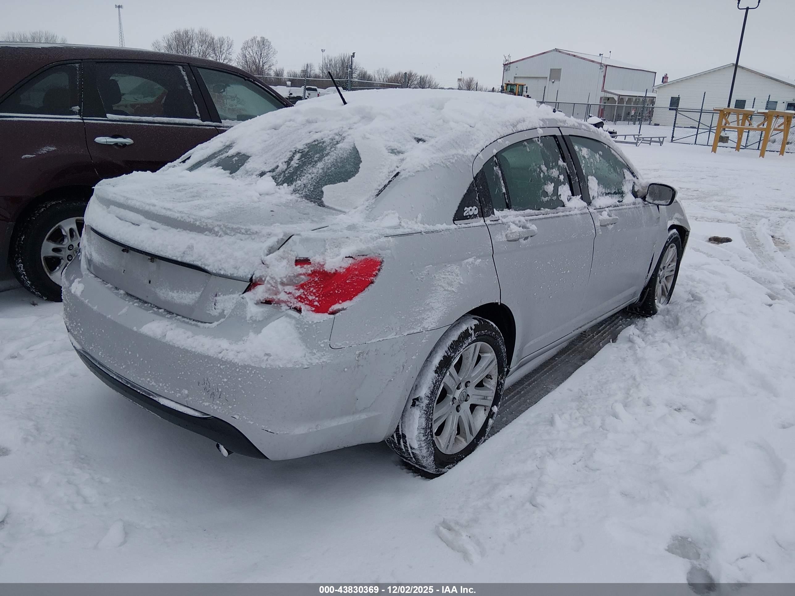 CHRYSLER 200 image 4