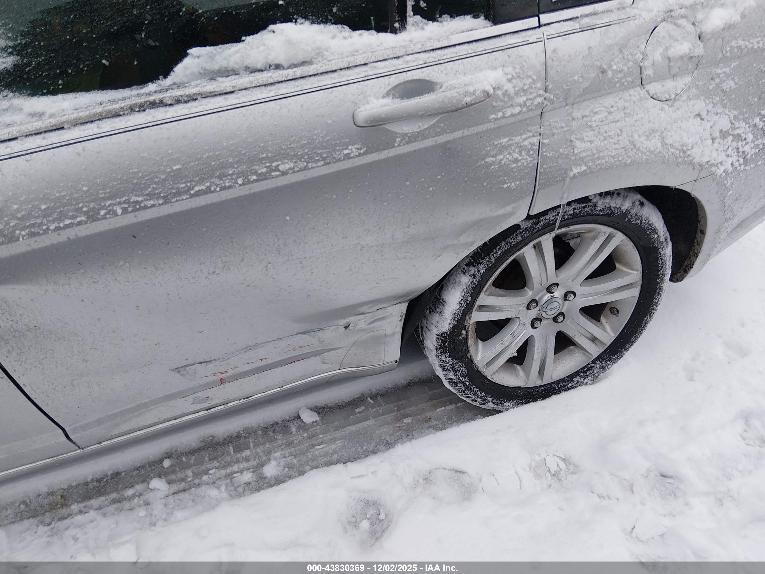 CHRYSLER 200 image 6