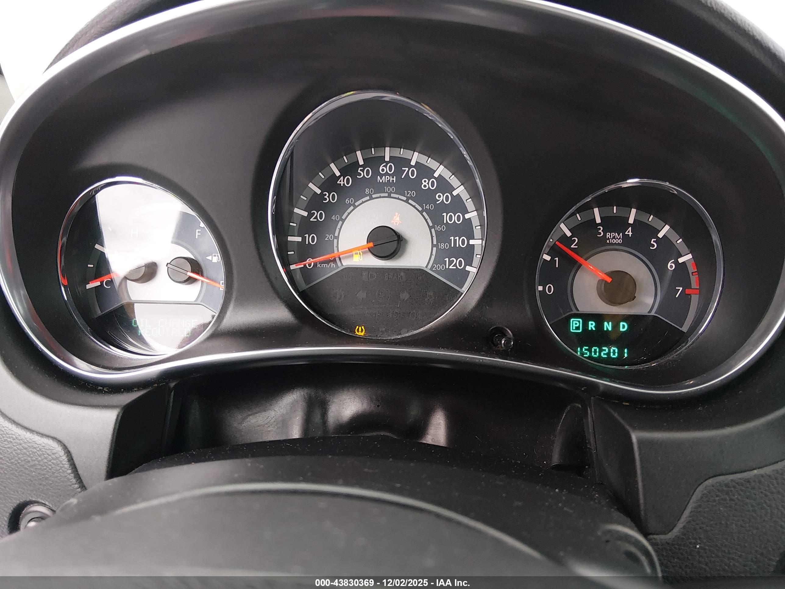 CHRYSLER 200 image 7