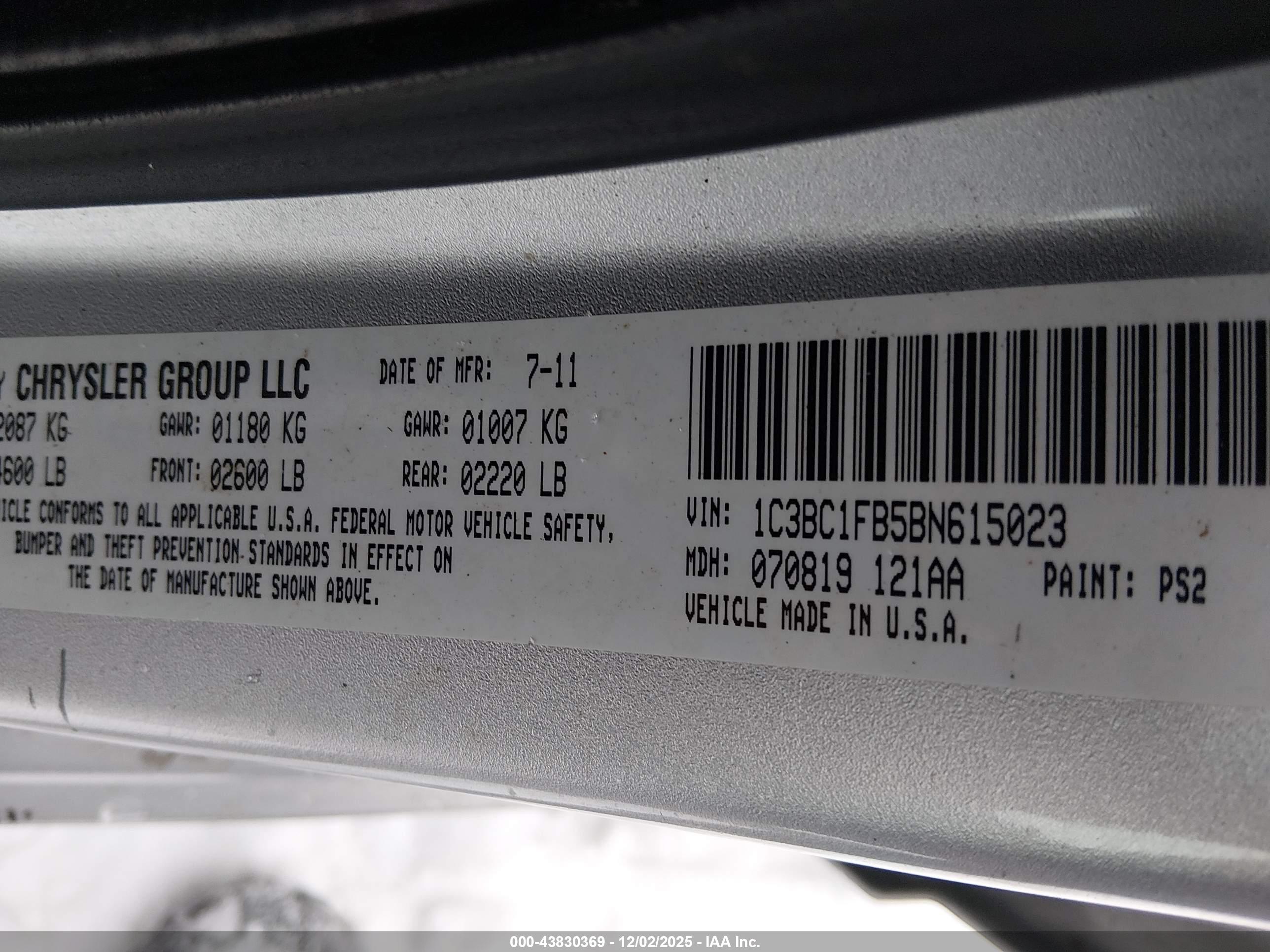 CHRYSLER 200 image 9