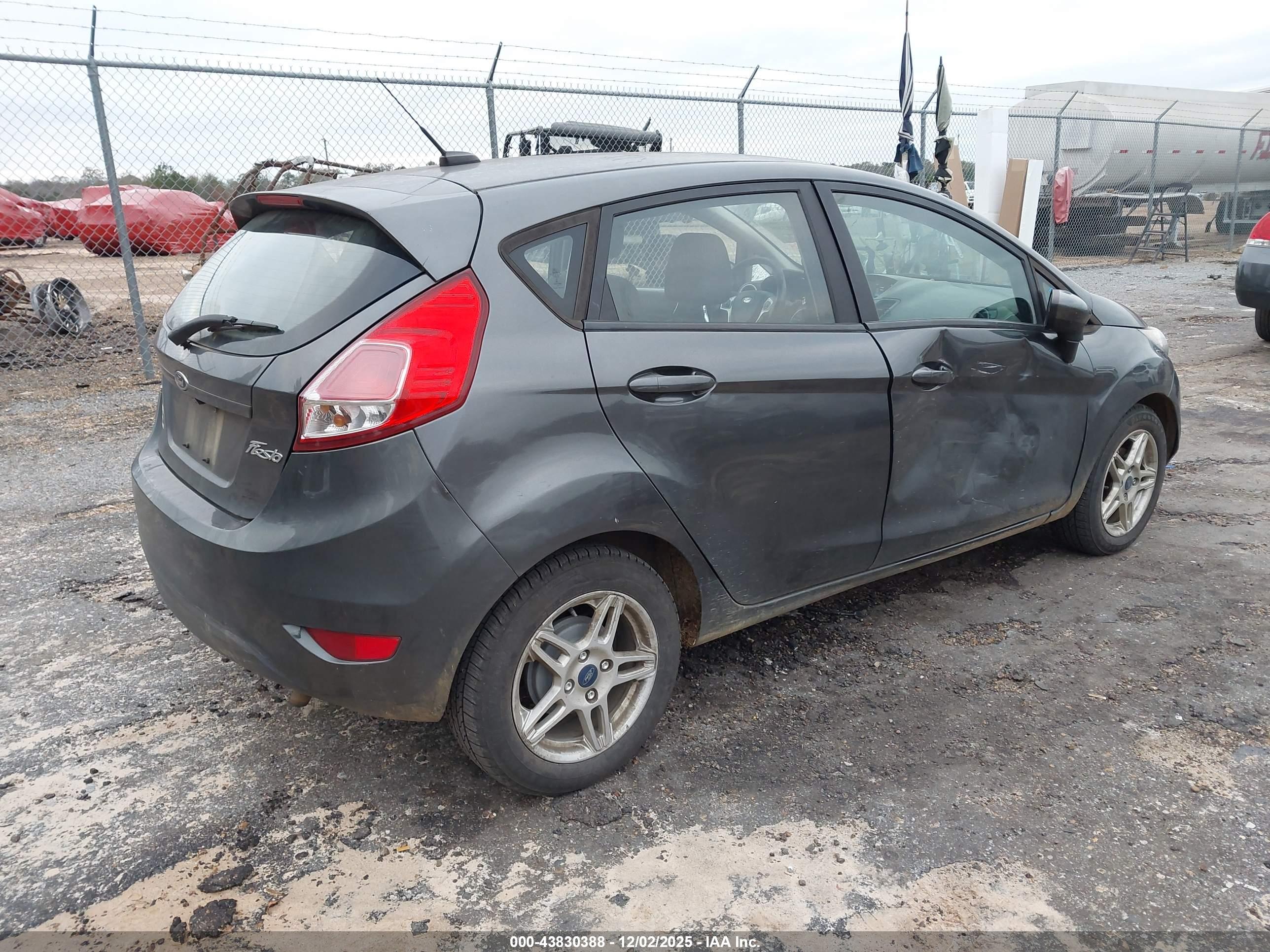 FORD FIESTA image 4