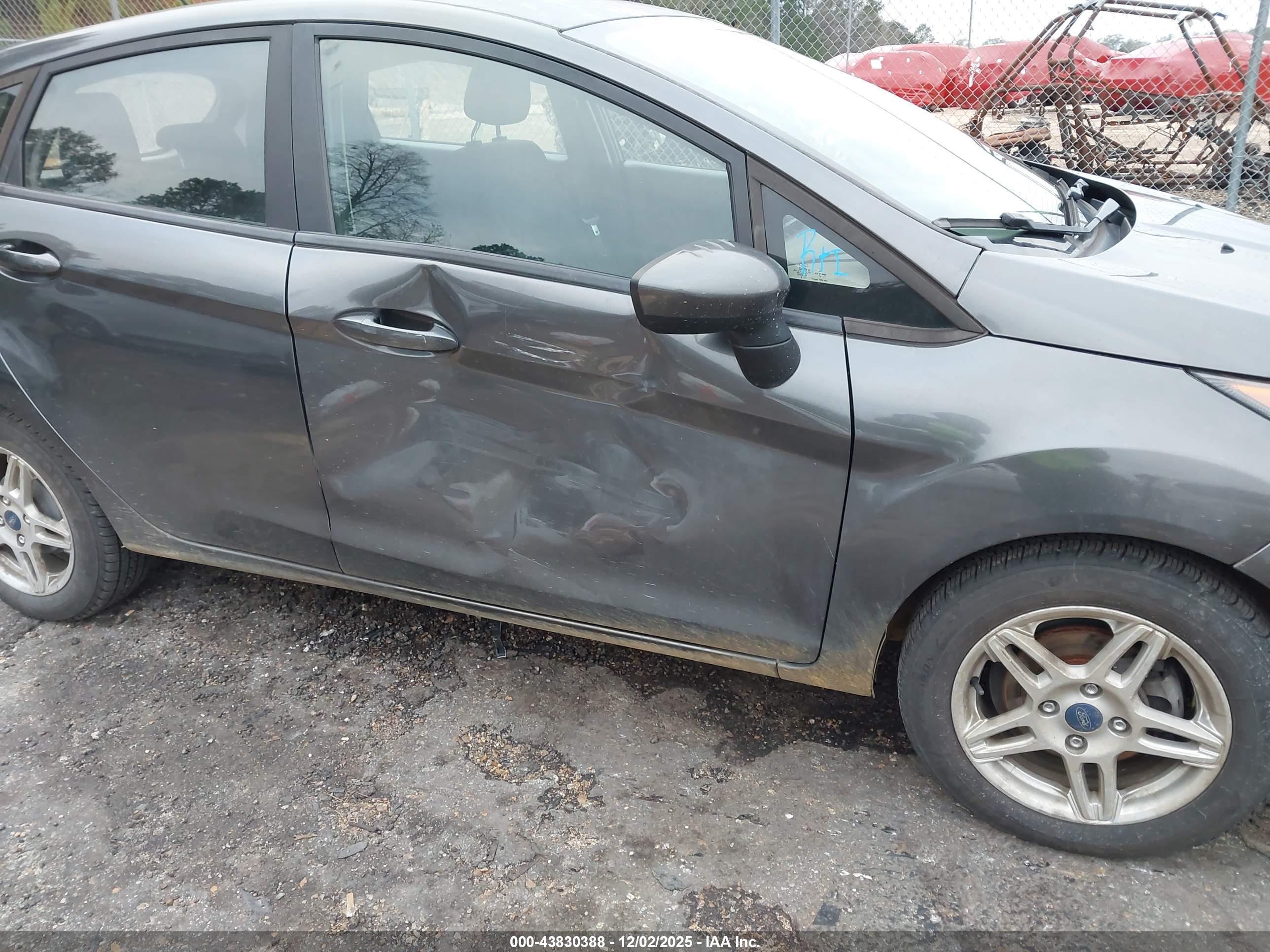 FORD FIESTA image 6