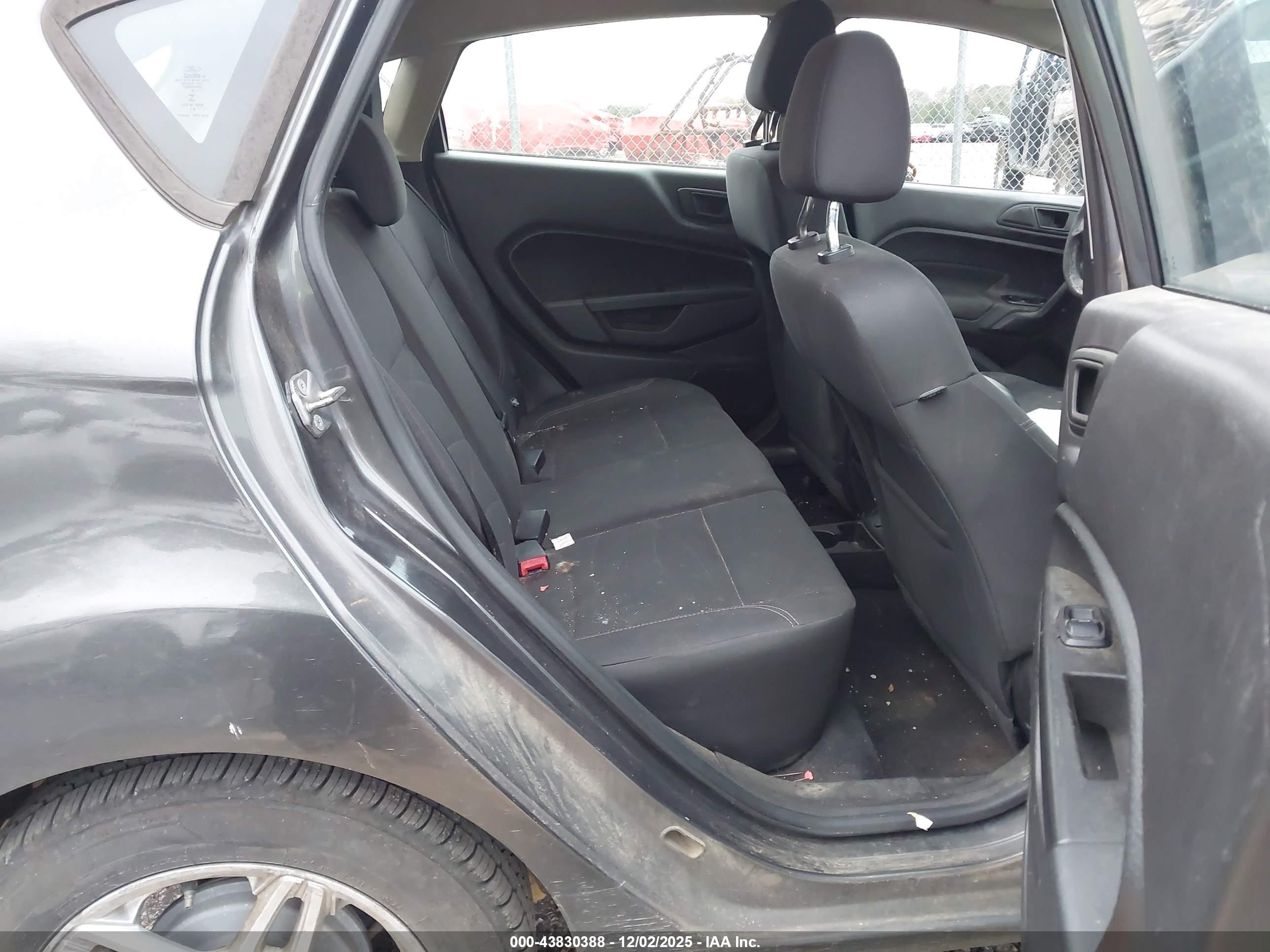 FORD FIESTA image 8