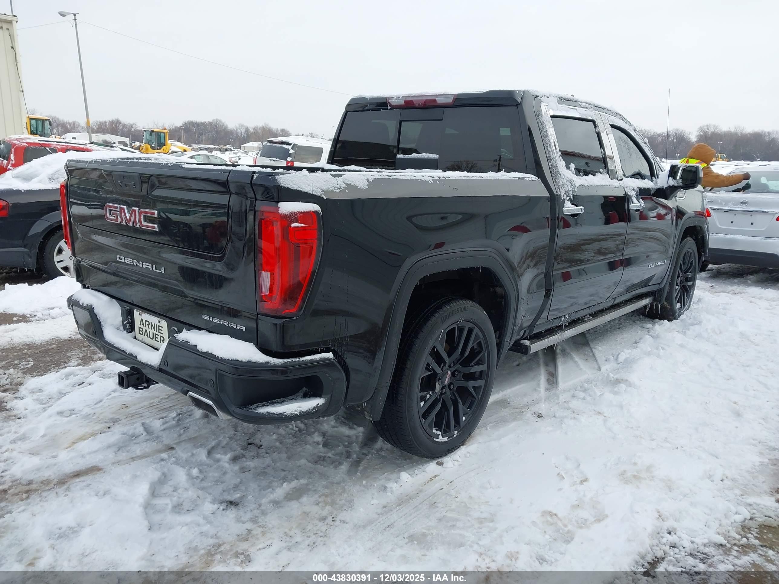 GMC SIERRA image 4