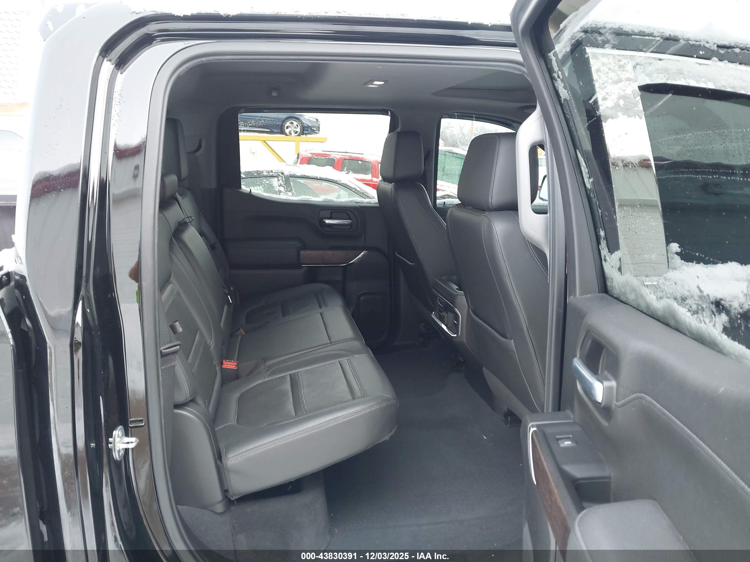 GMC SIERRA image 8