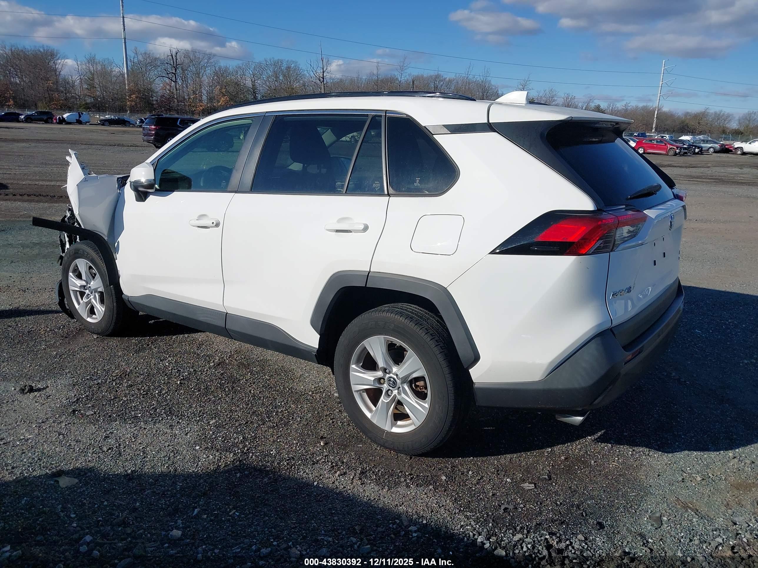TOYOTA RAV4 image 3