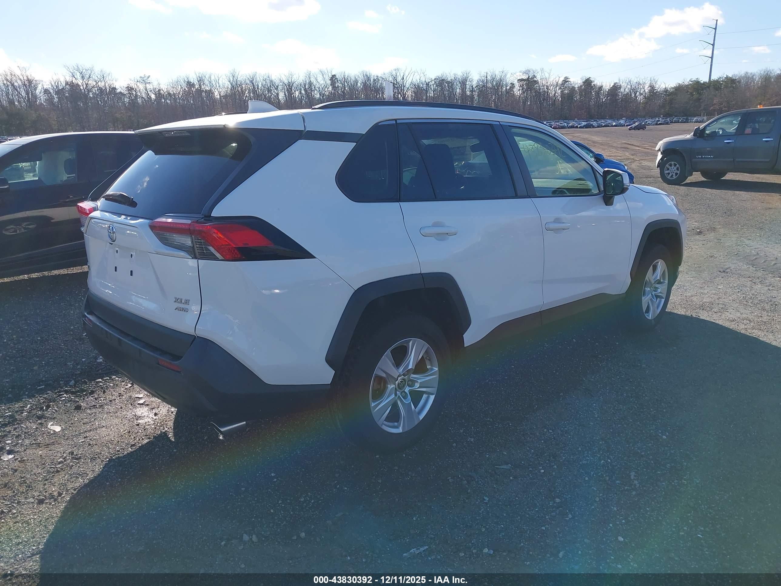 TOYOTA RAV4 image 4