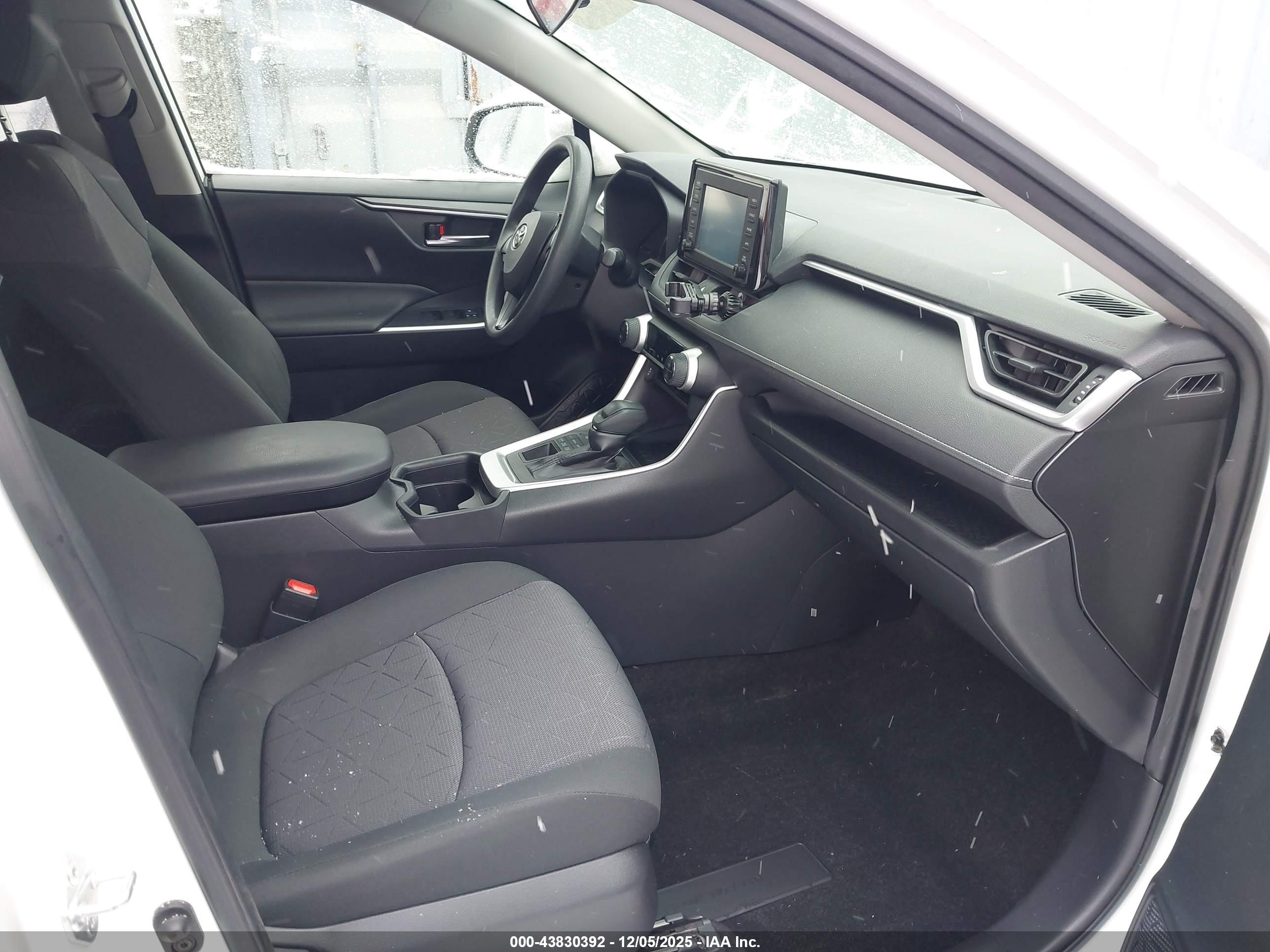 TOYOTA RAV4 image 5