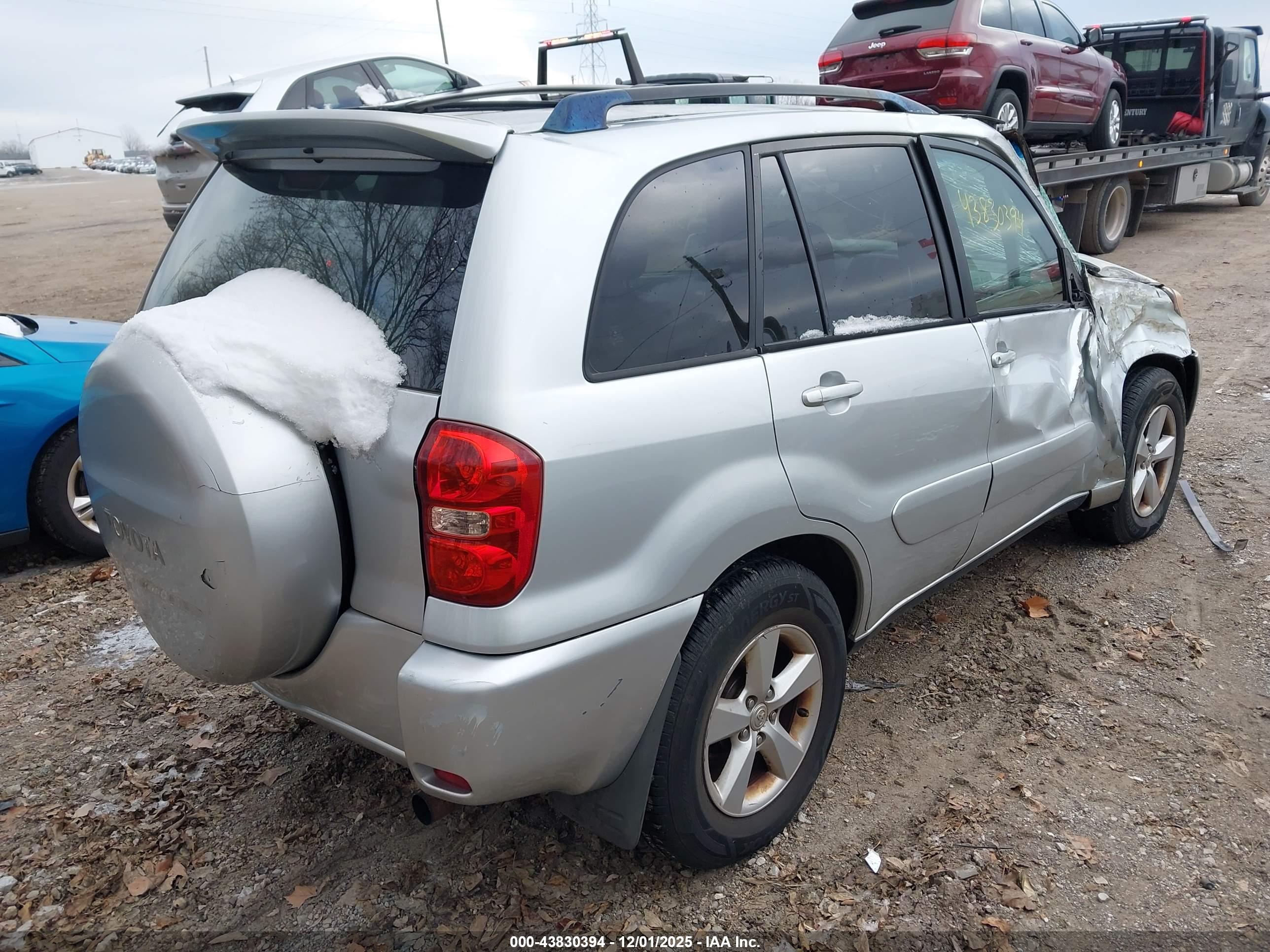TOYOTA RAV4 image 4