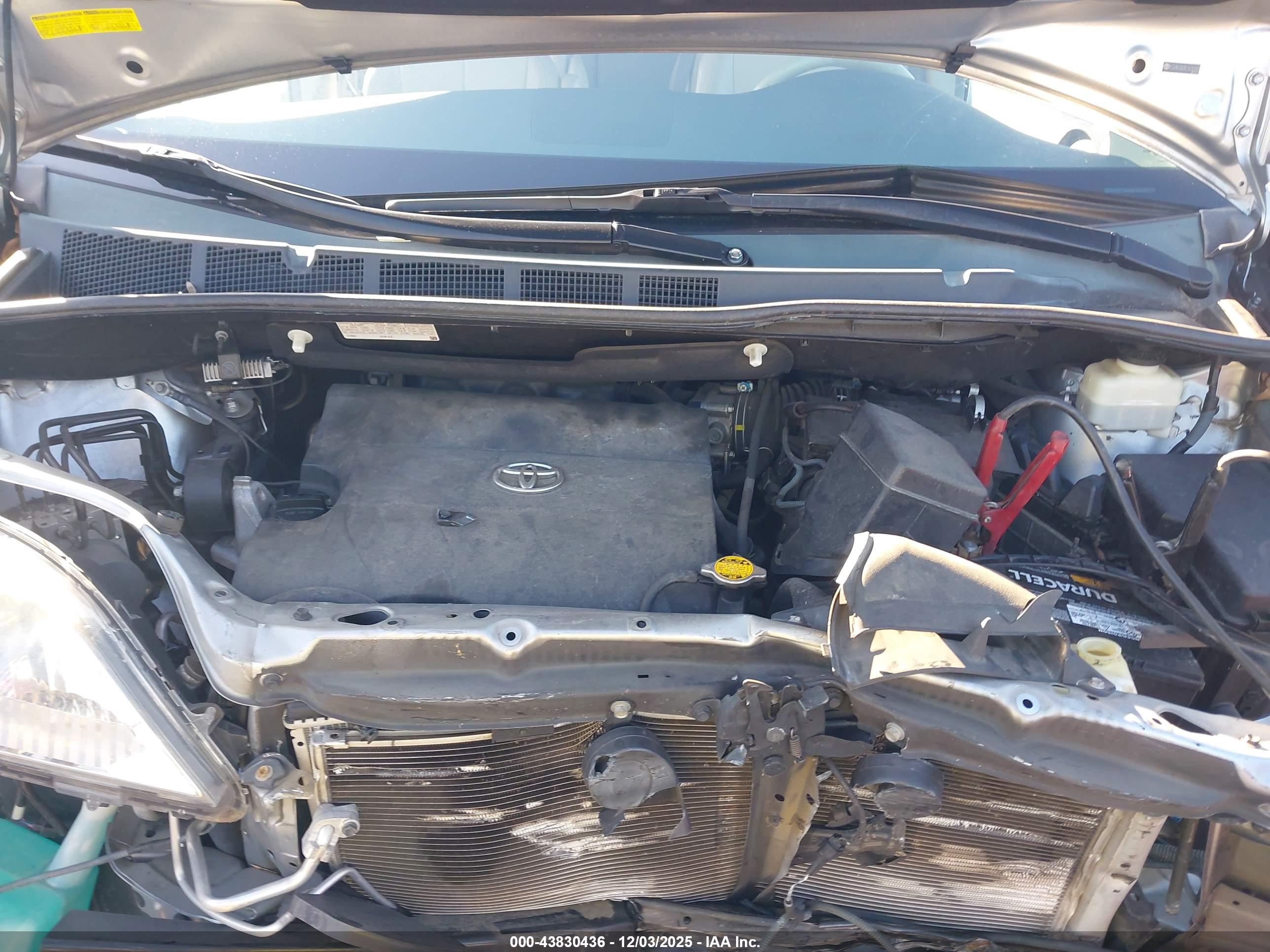 TOYOTA SIENNA image 10