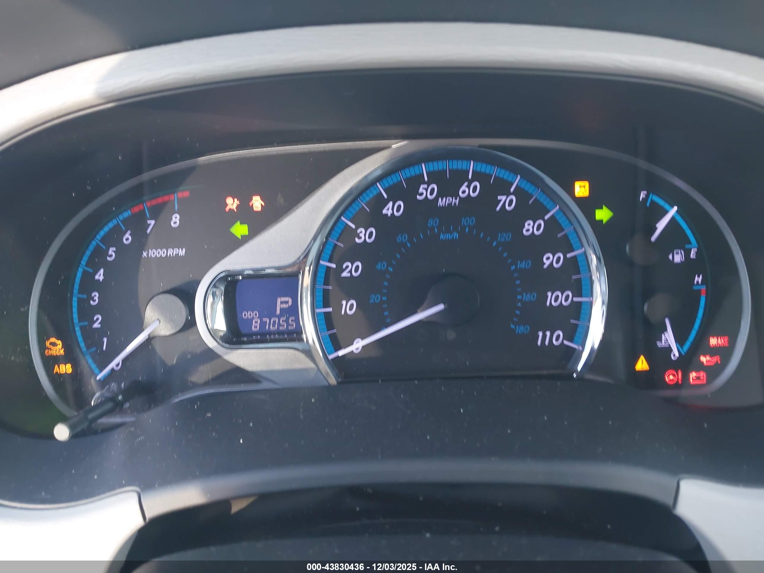 TOYOTA SIENNA image 7