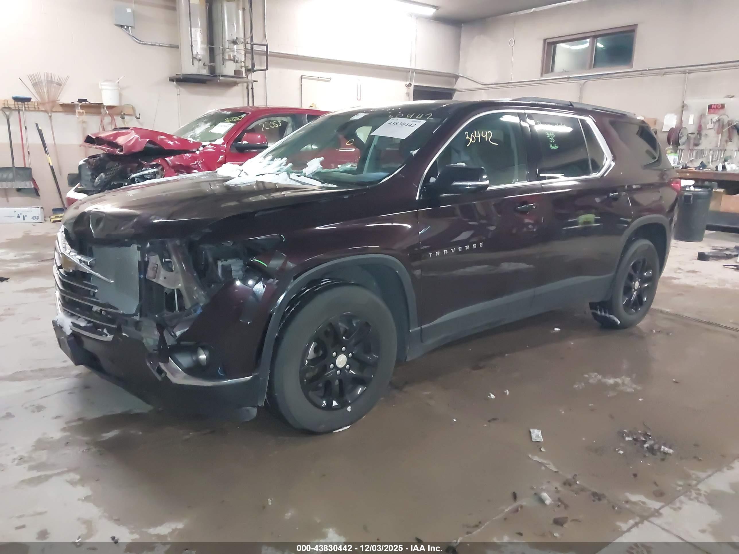 CHEVROLET TRAVERSE image 2