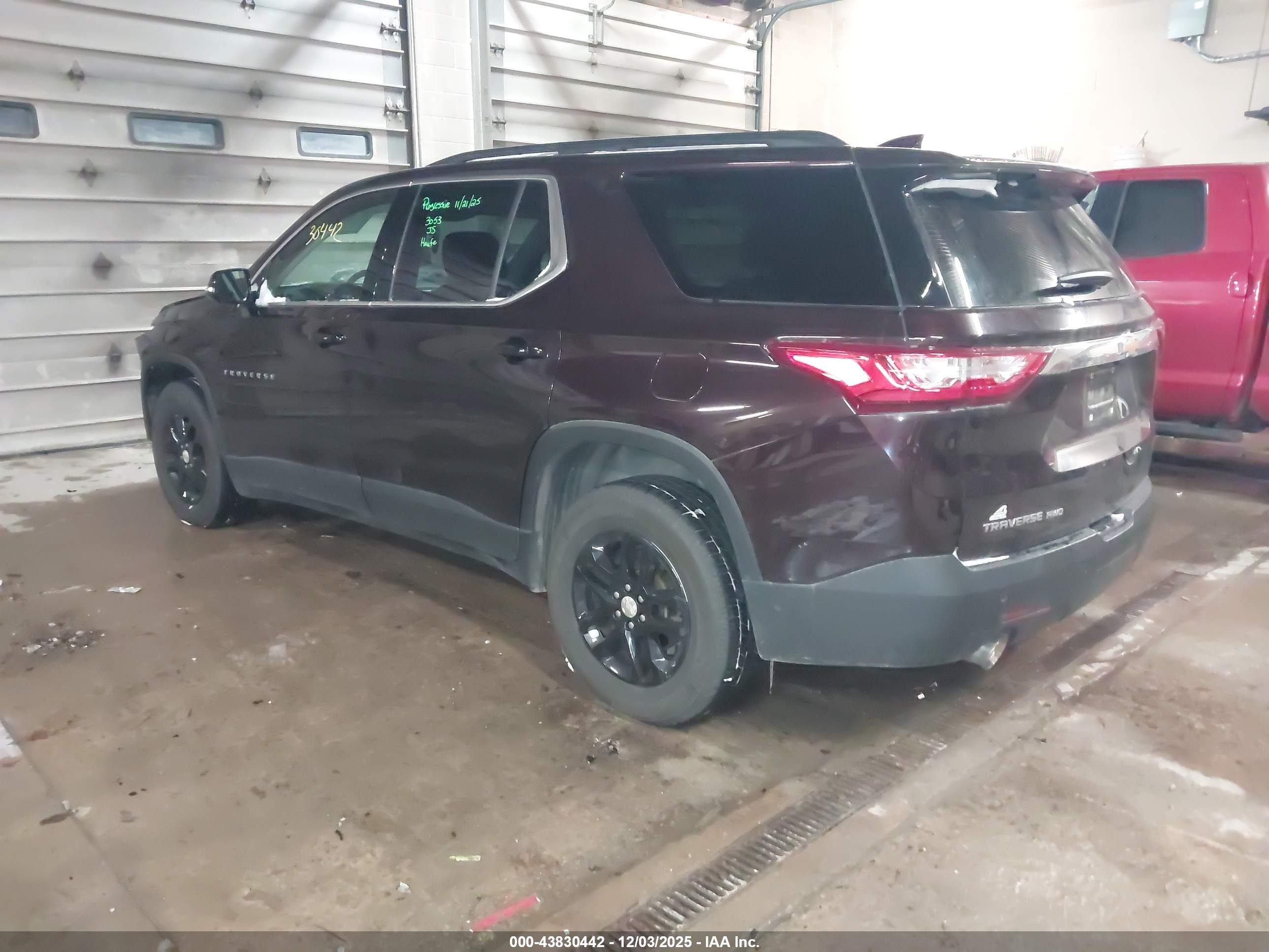 CHEVROLET TRAVERSE image 3