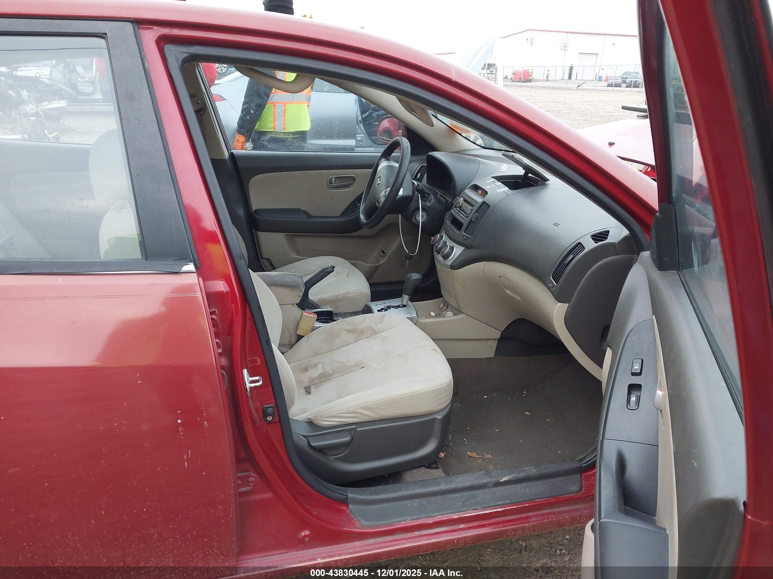HYUNDAI ELANTRA image 5