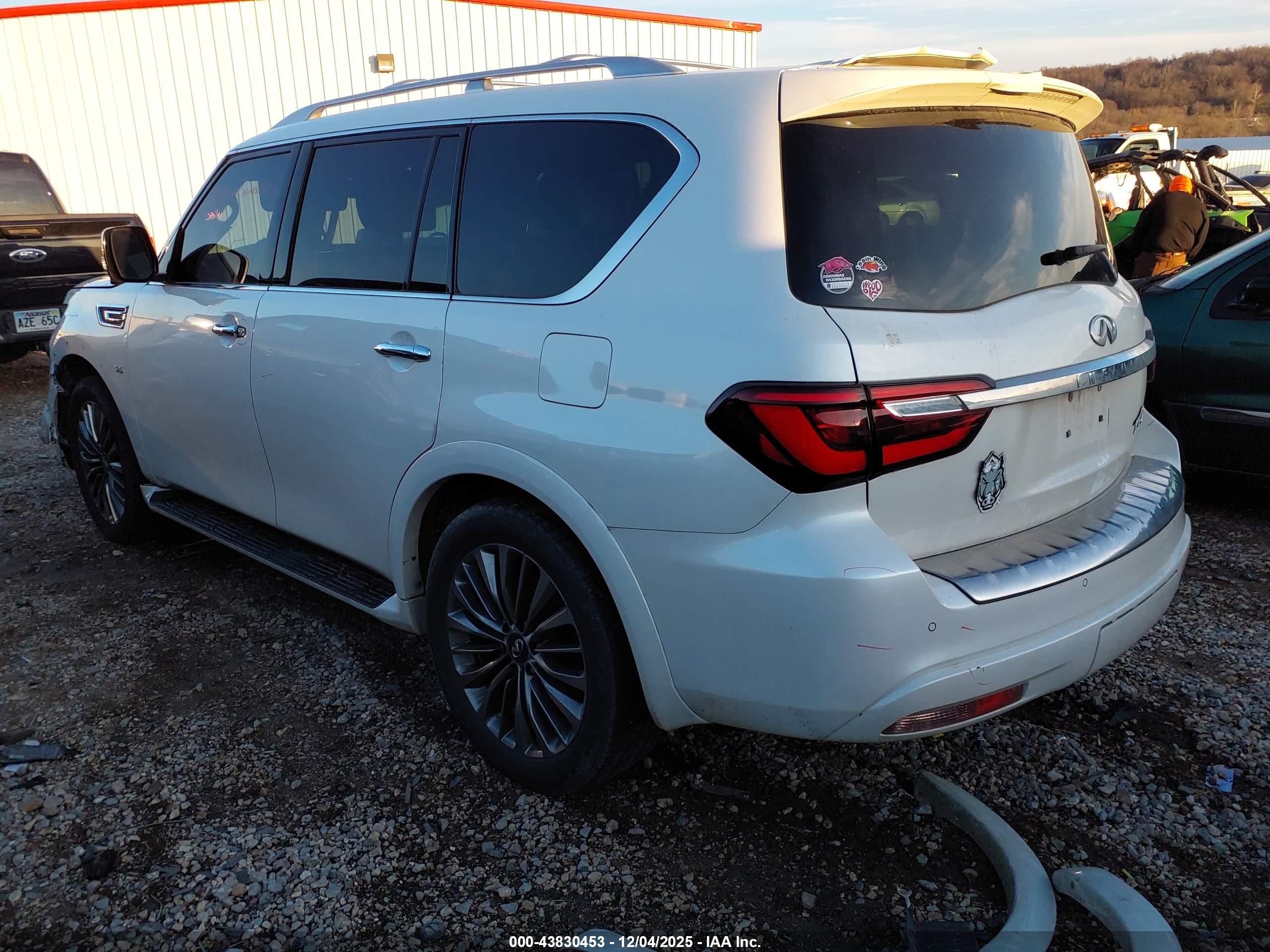 INFINITI QX80 image 3