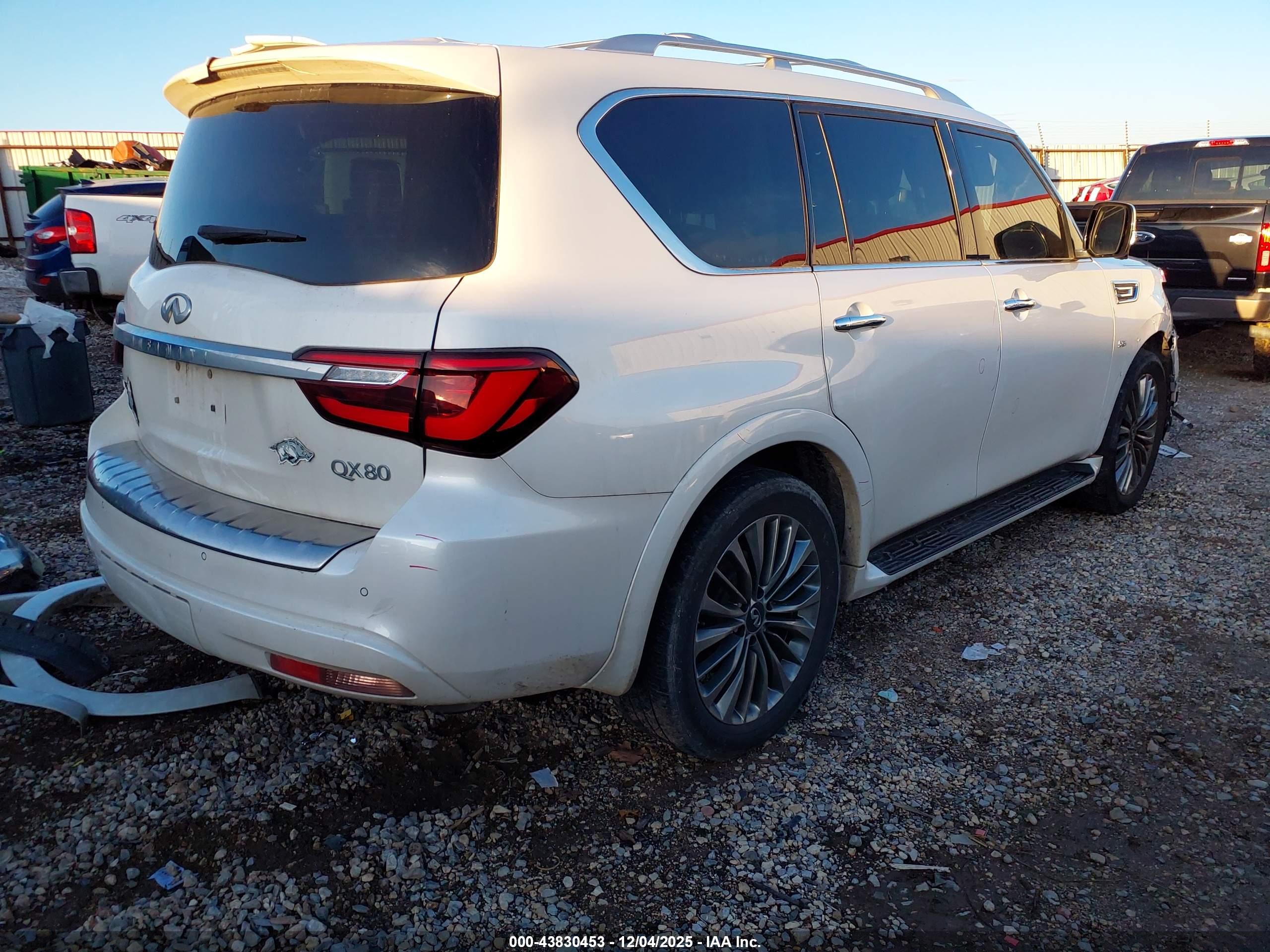 INFINITI QX80 image 4