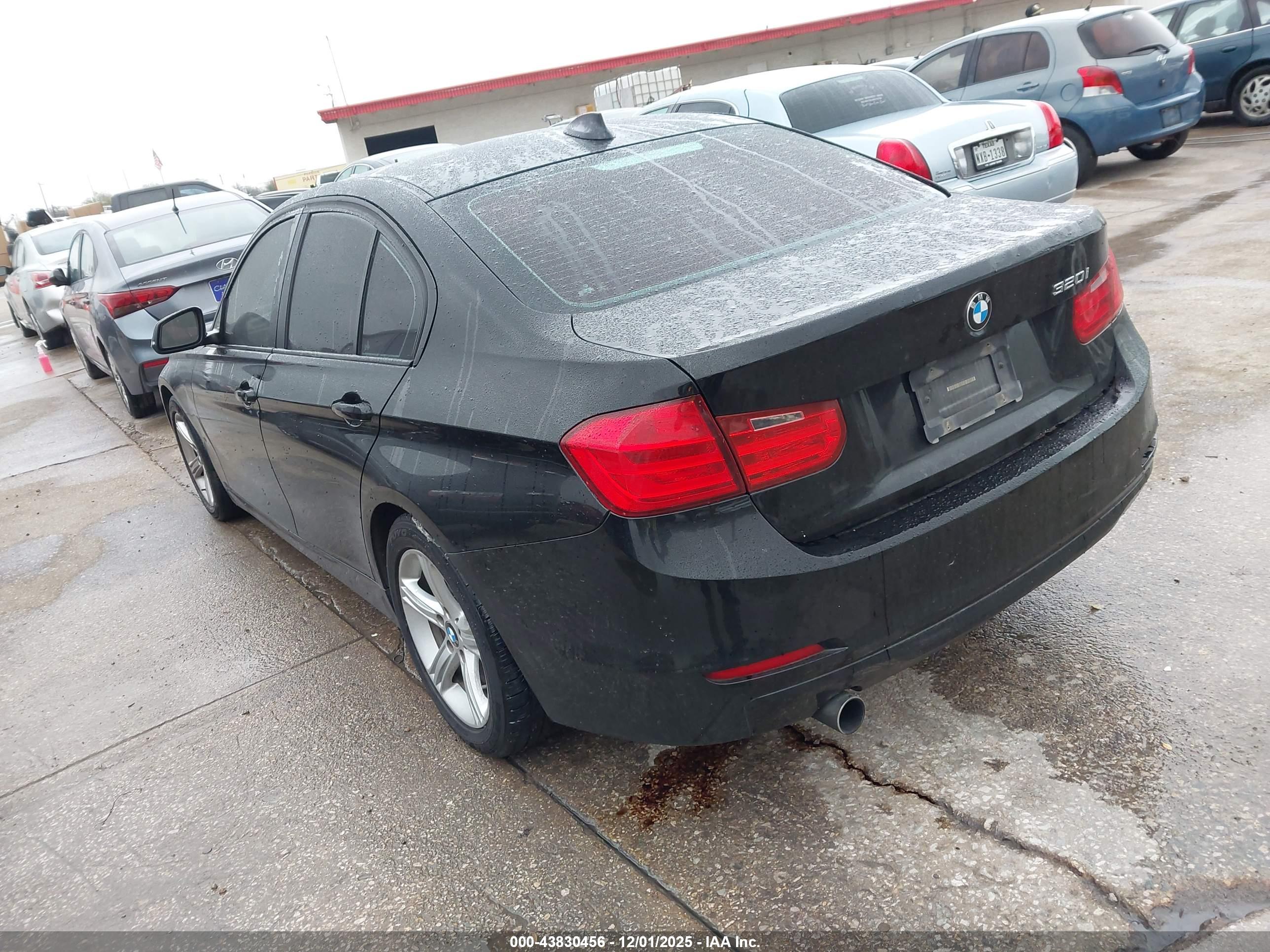 BMW 320I image 3