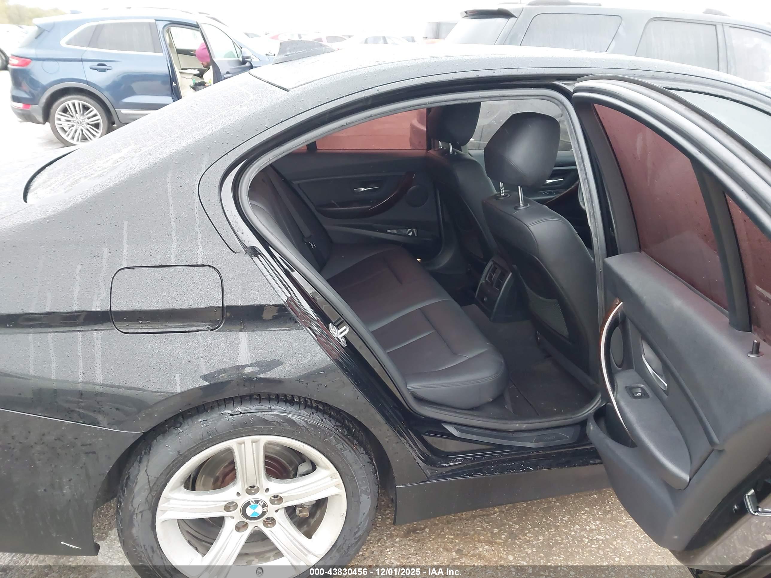 BMW 320I image 8
