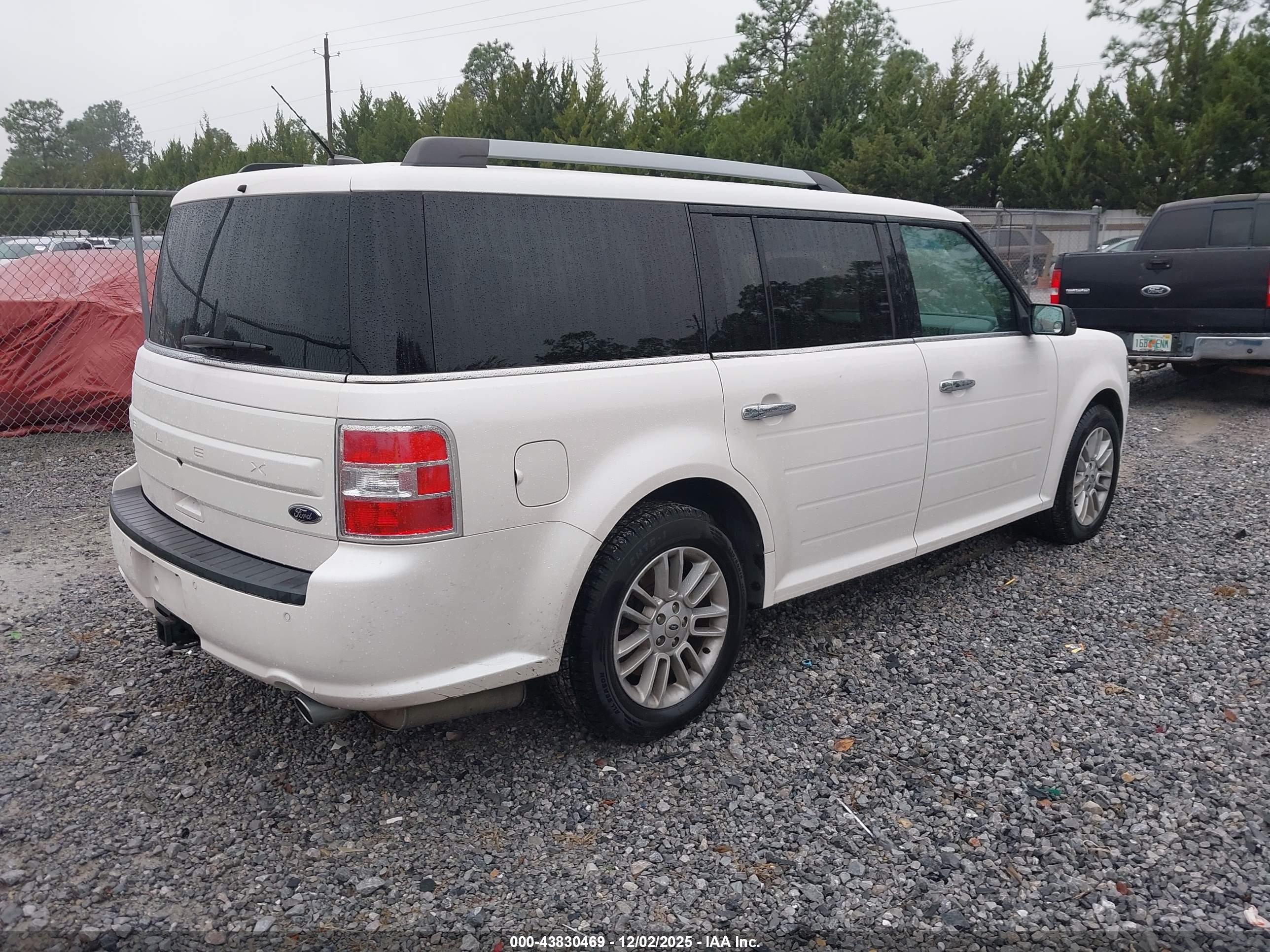 FORD FLEX image 4