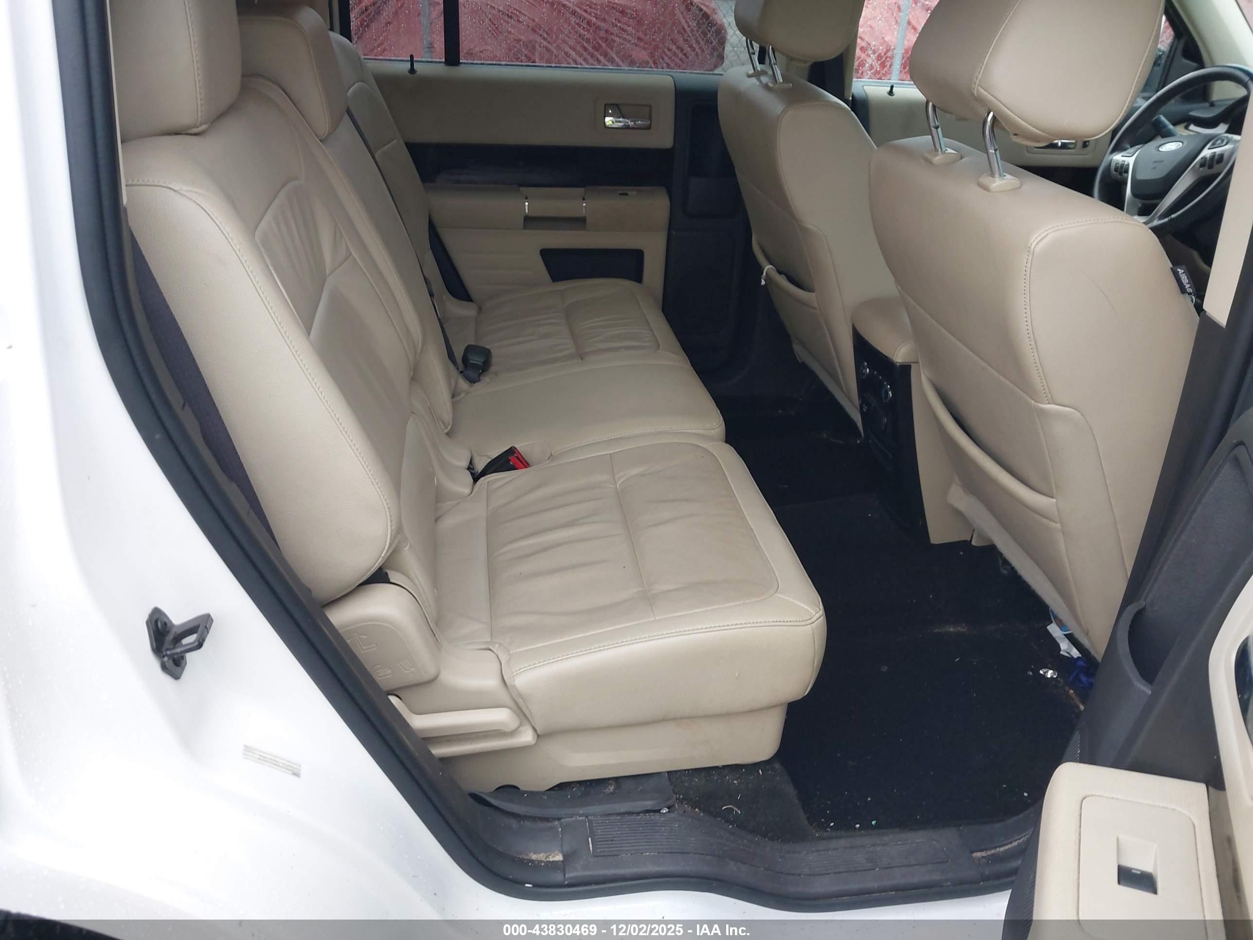 FORD FLEX image 8
