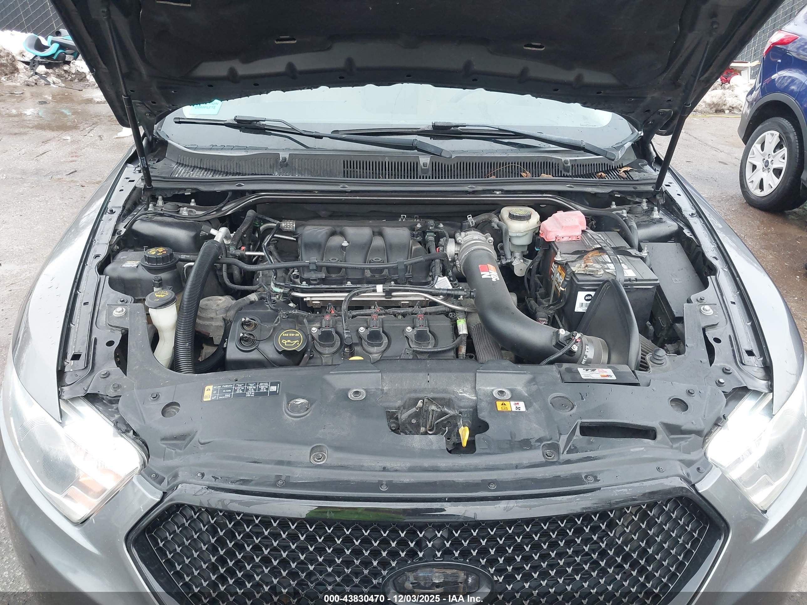 FORD TAURUS image 10
