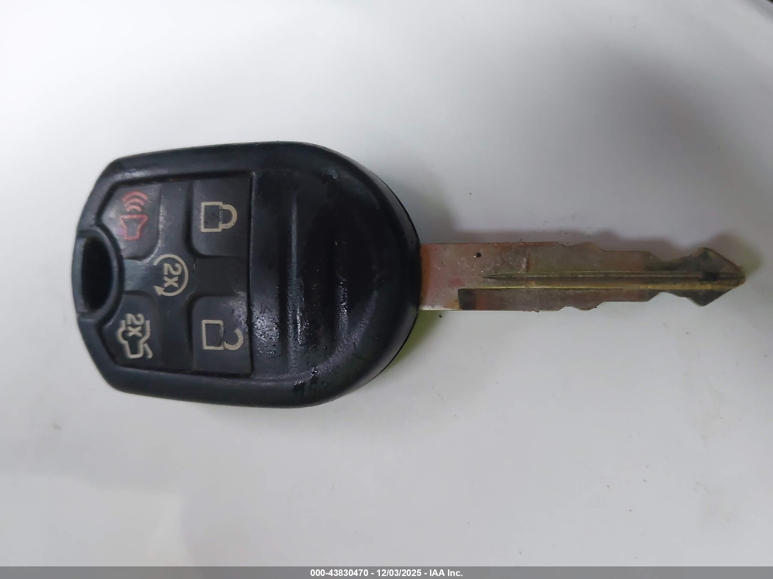 FORD TAURUS image 11